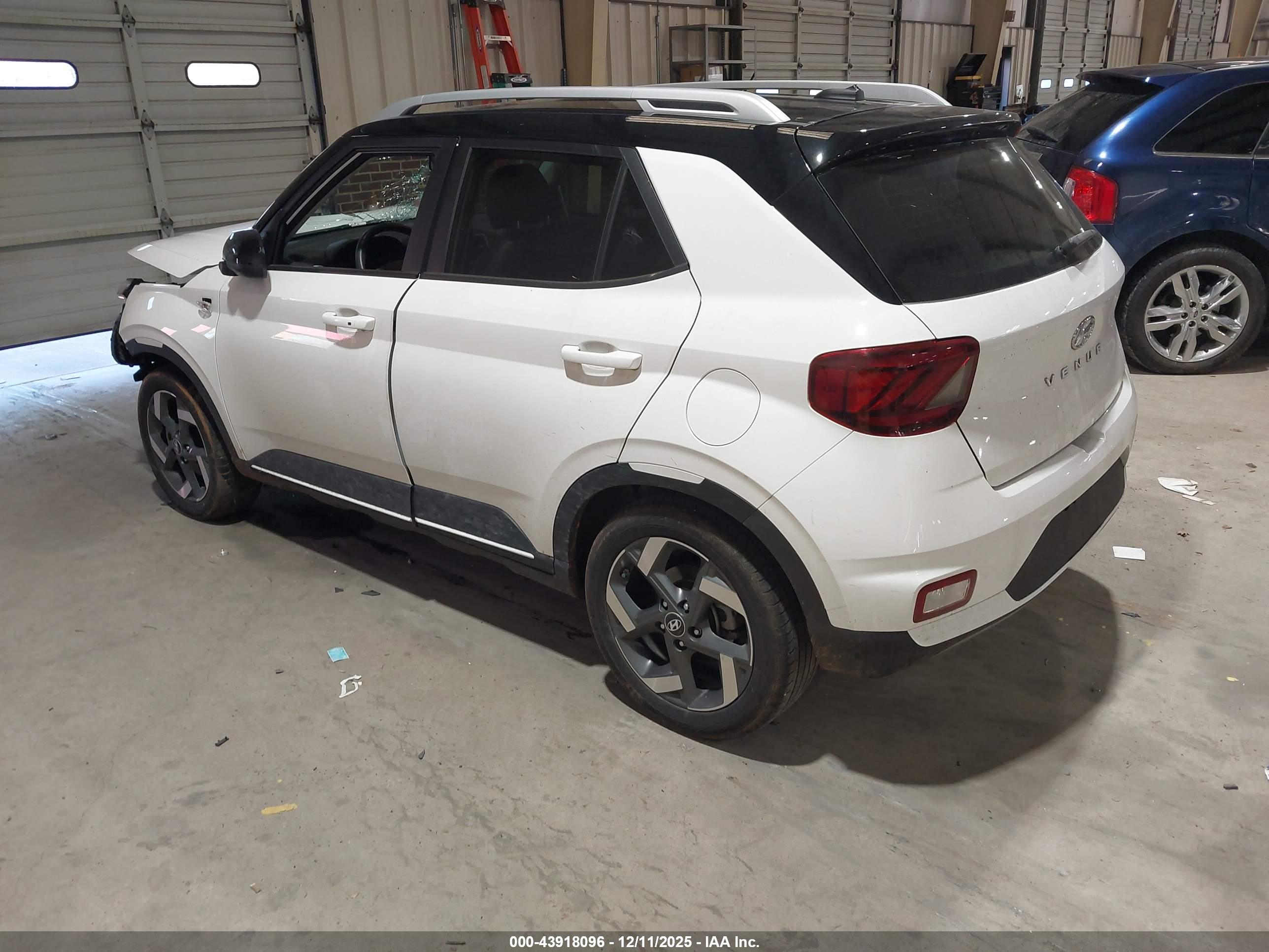 HYUNDAI VENUE image 3