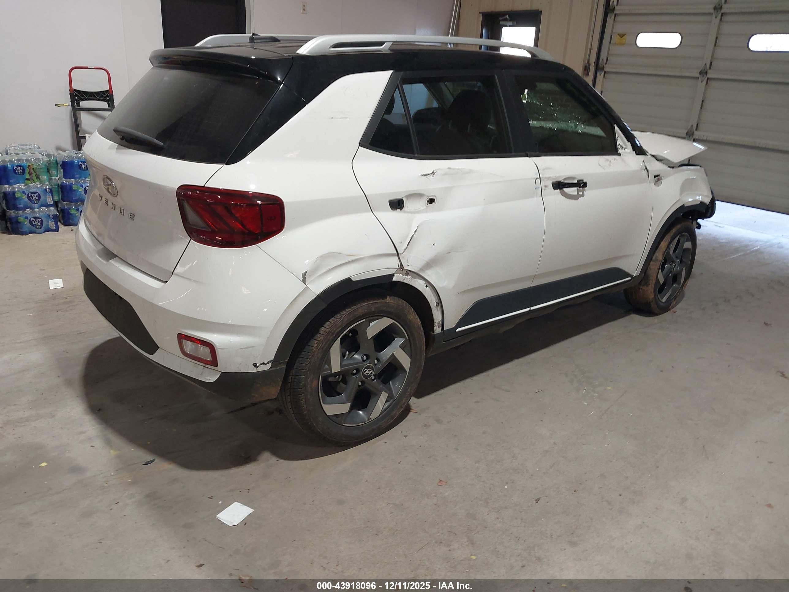 HYUNDAI VENUE image 4