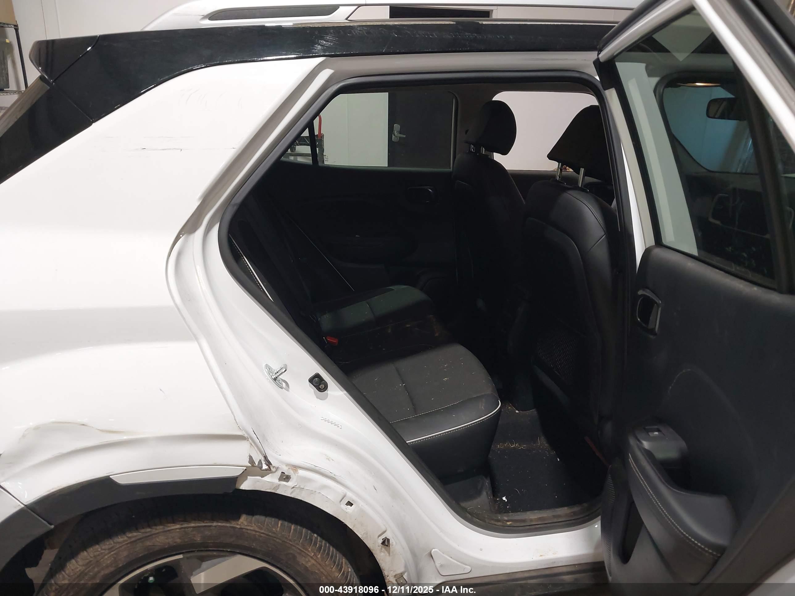 HYUNDAI VENUE image 8