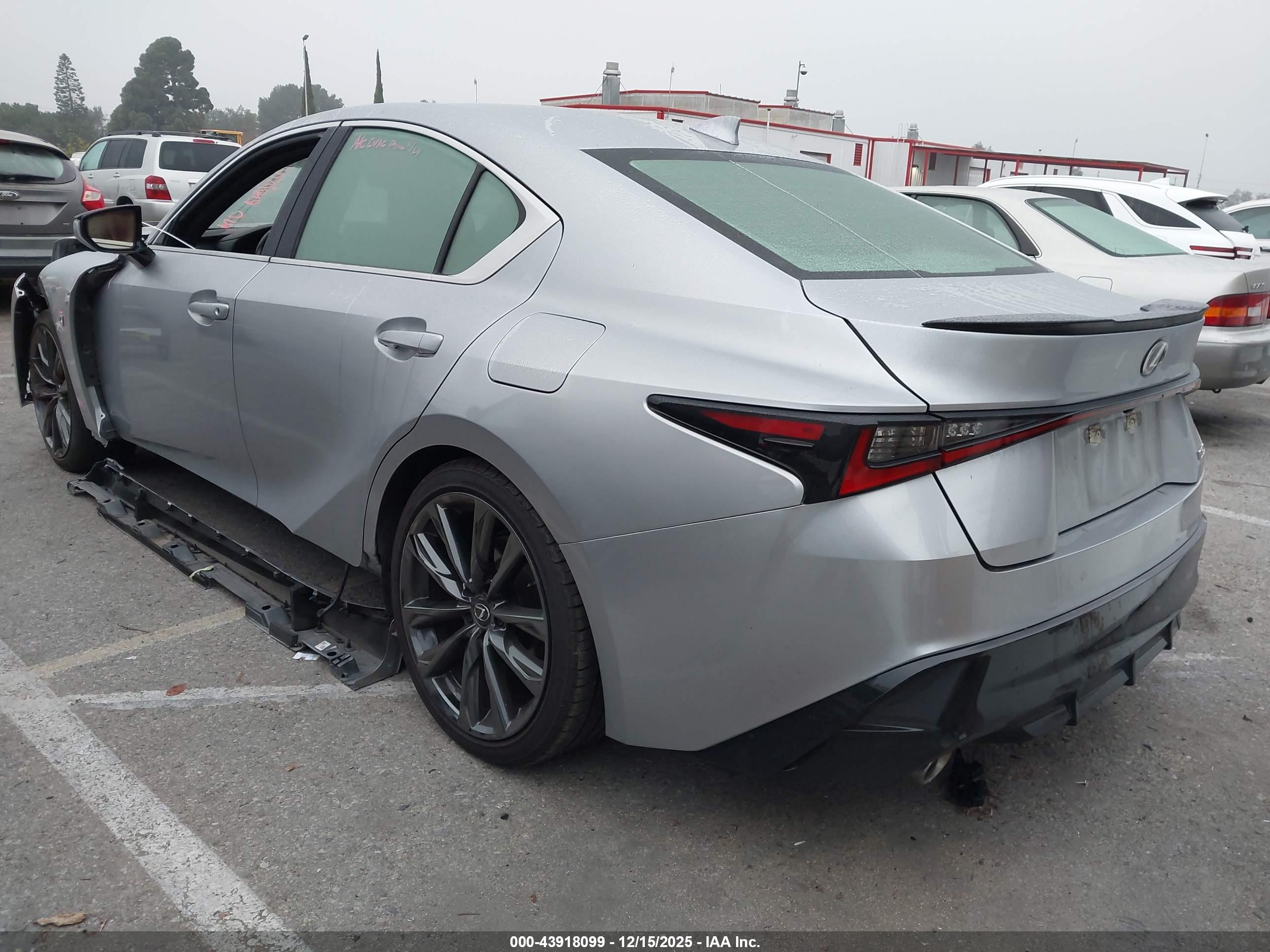 LEXUS IS image 3