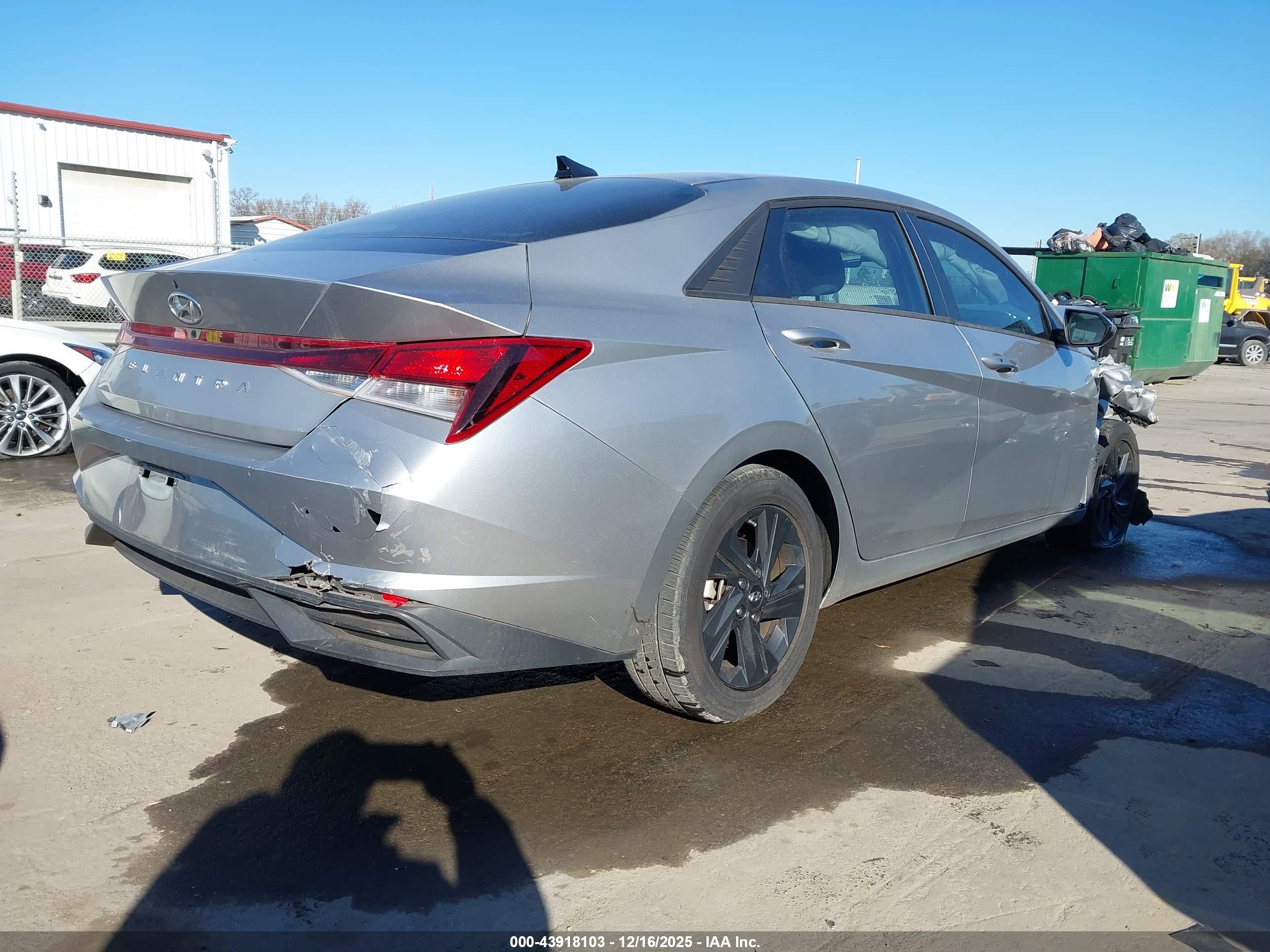 HYUNDAI ELANTRA image 4
