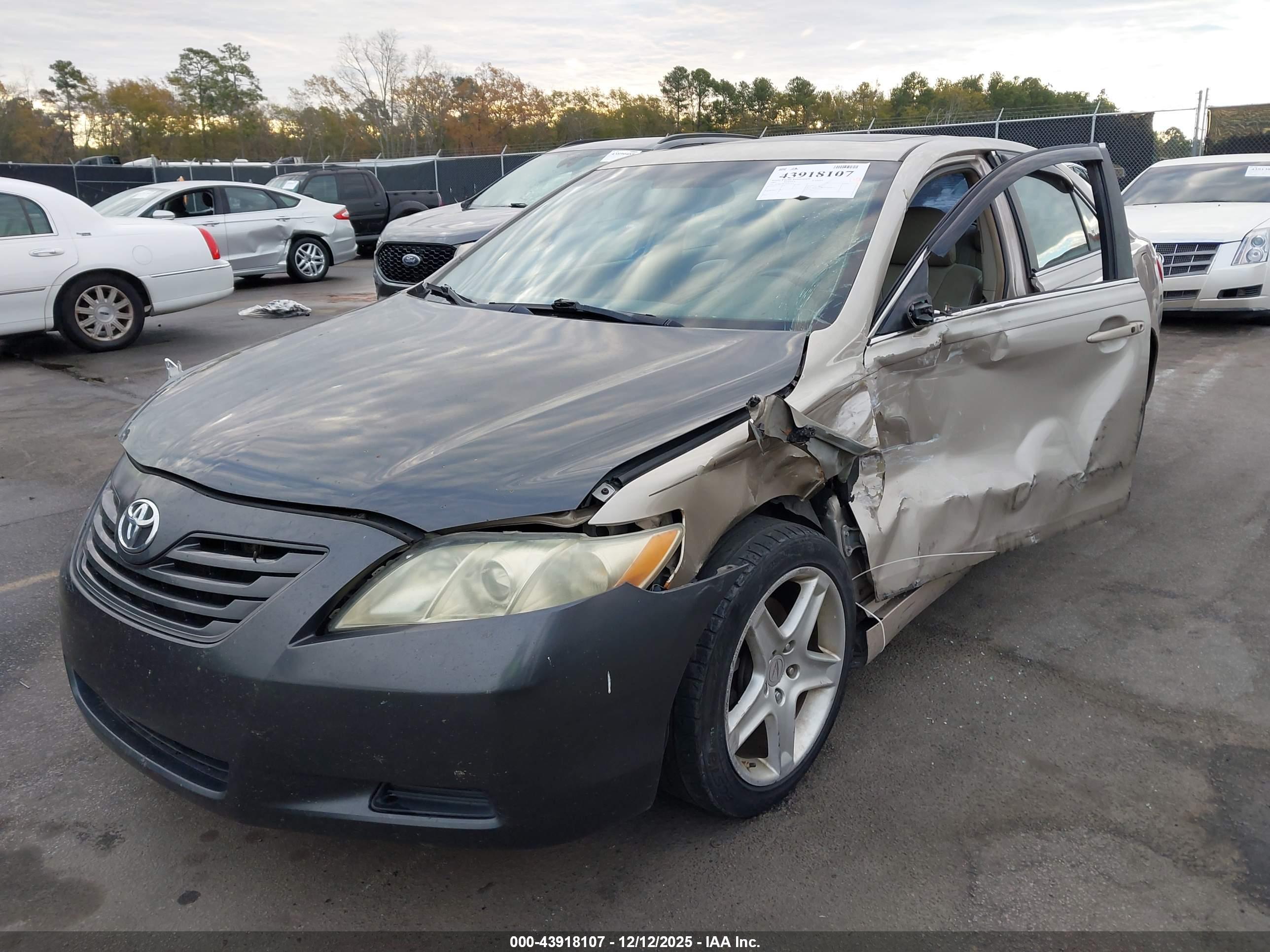 TOYOTA CAMRY image 2