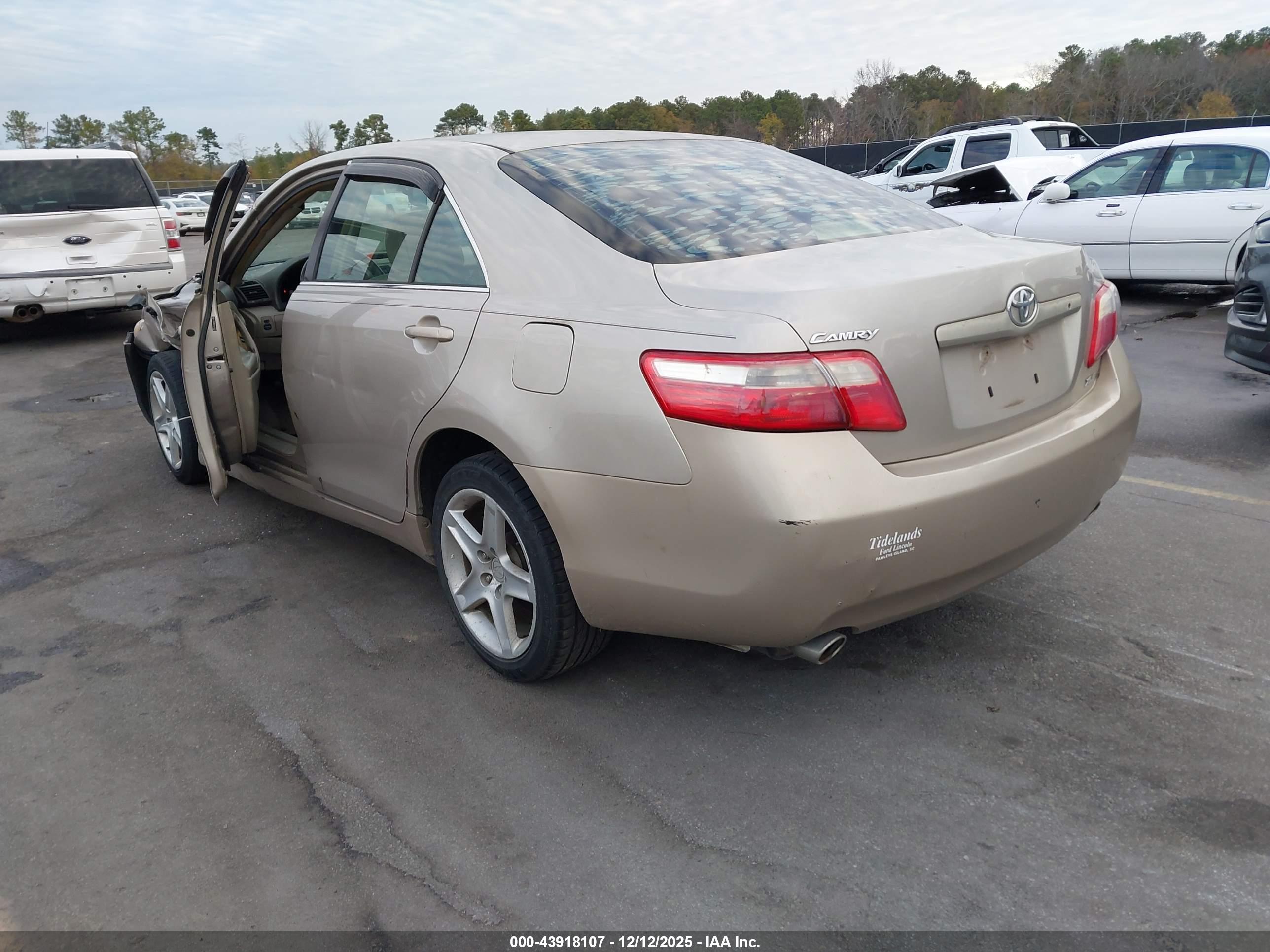 TOYOTA CAMRY image 3