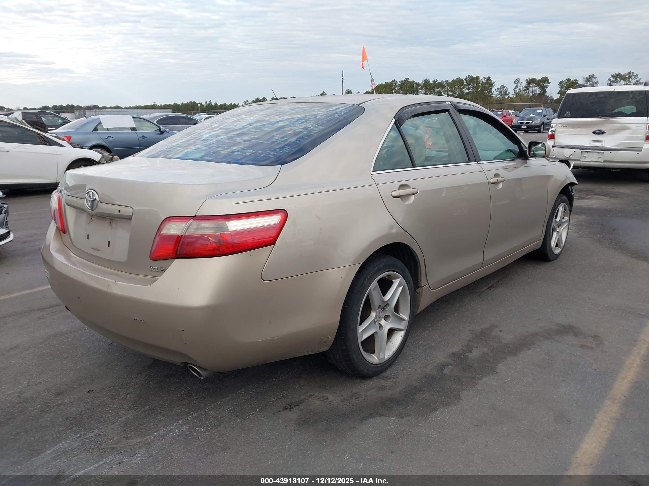 TOYOTA CAMRY image 4