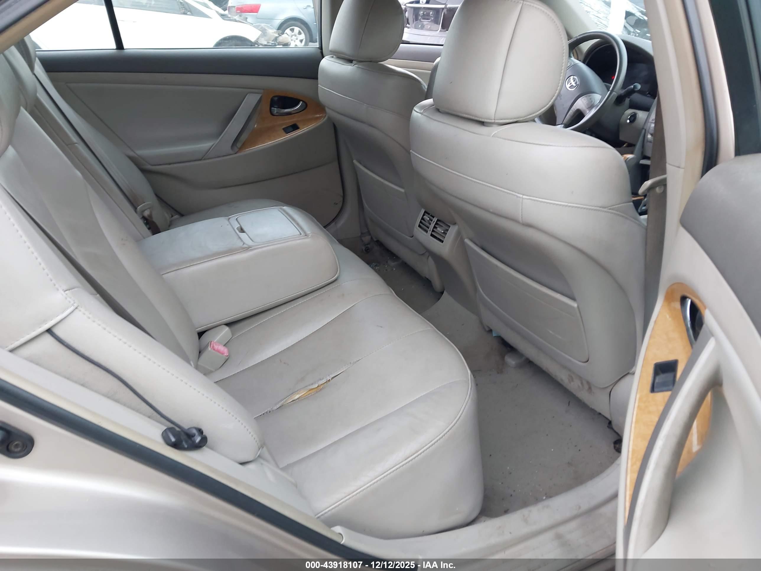 TOYOTA CAMRY image 8