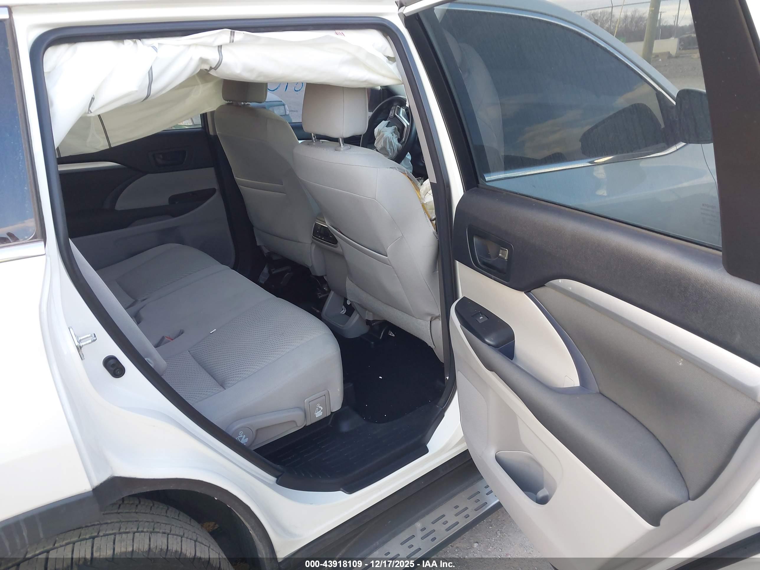 TOYOTA HIGHLANDER image 8