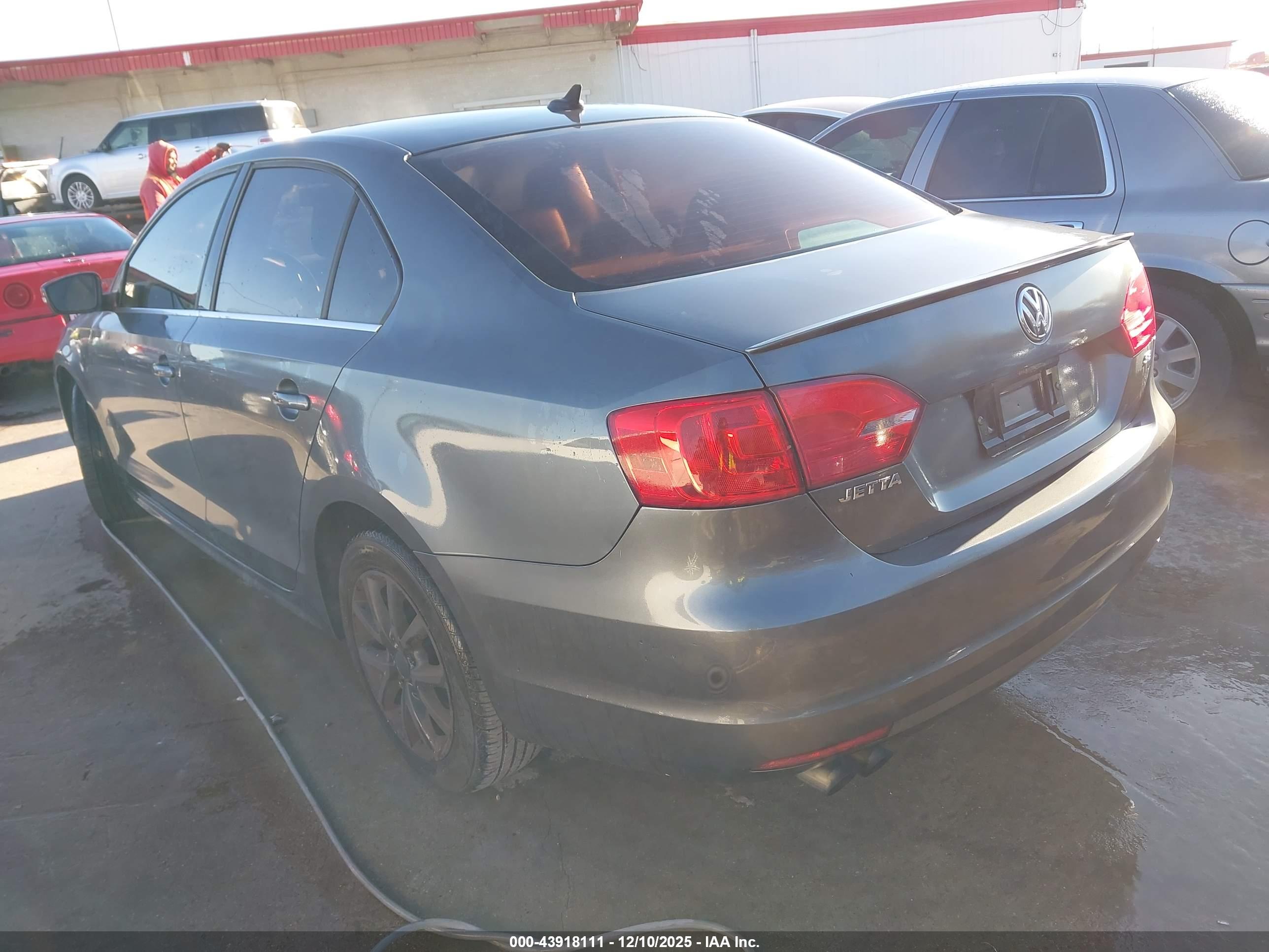 VOLKSWAGEN JETTA image 3