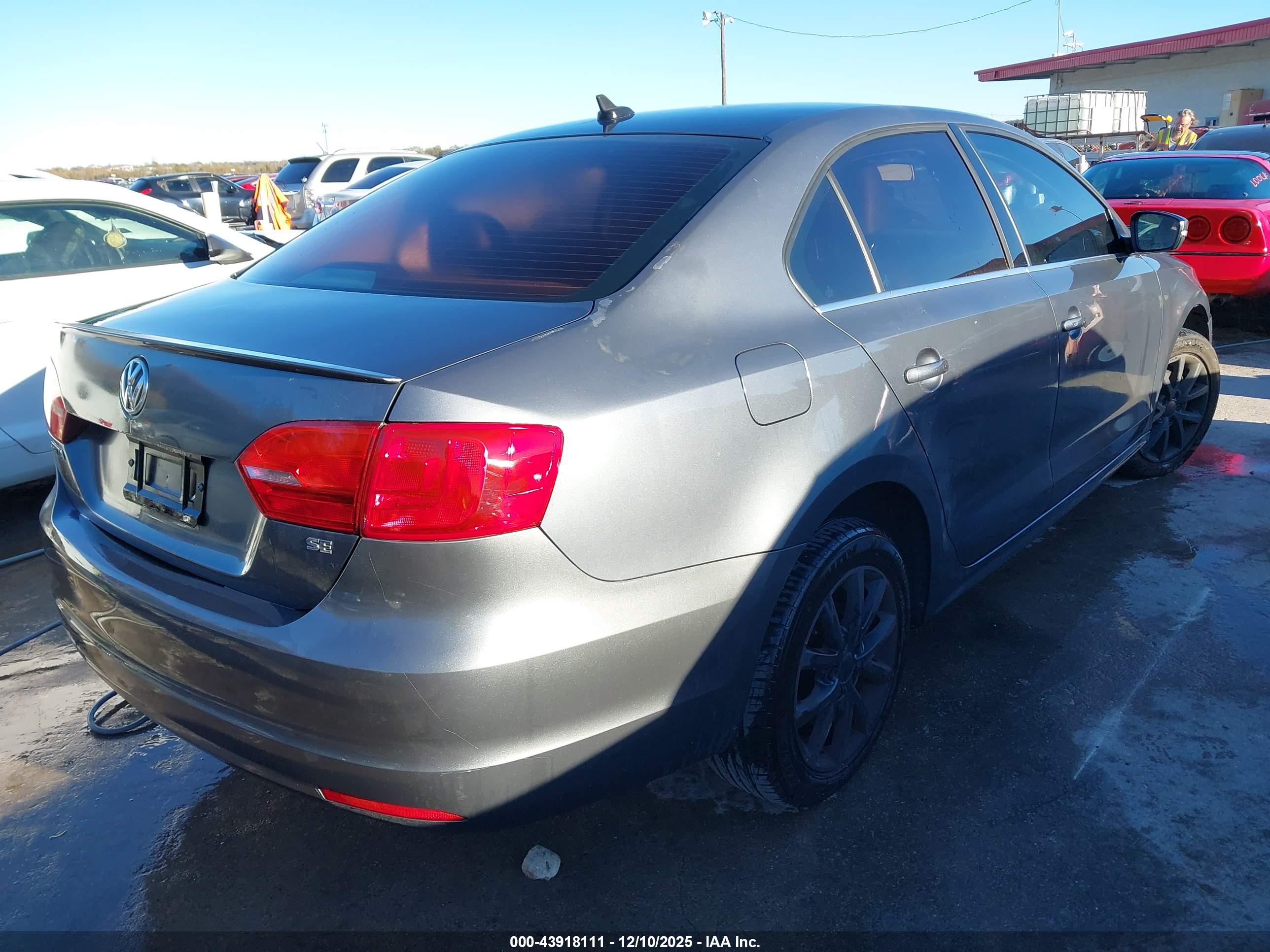 VOLKSWAGEN JETTA image 4