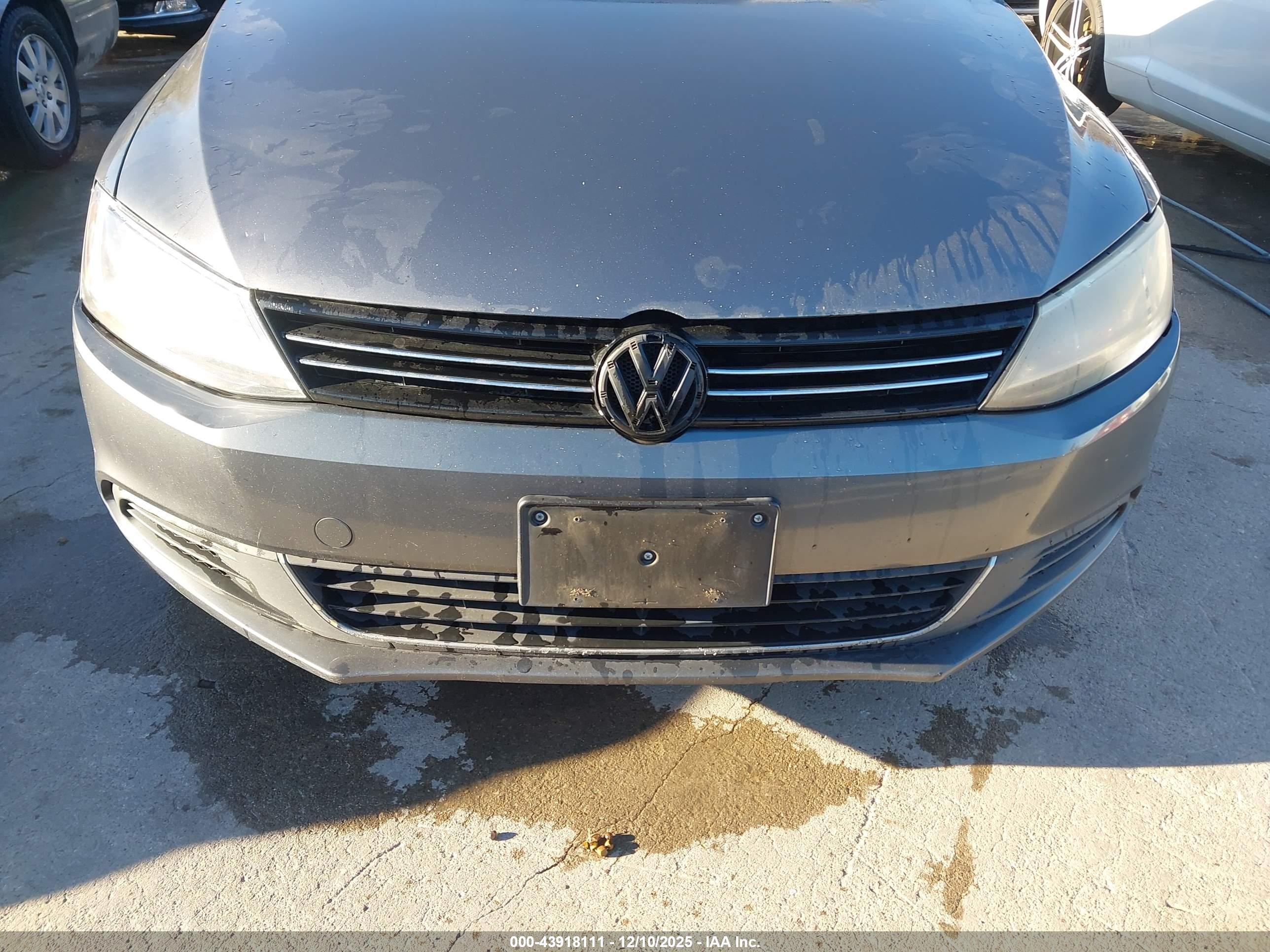 VOLKSWAGEN JETTA image 6