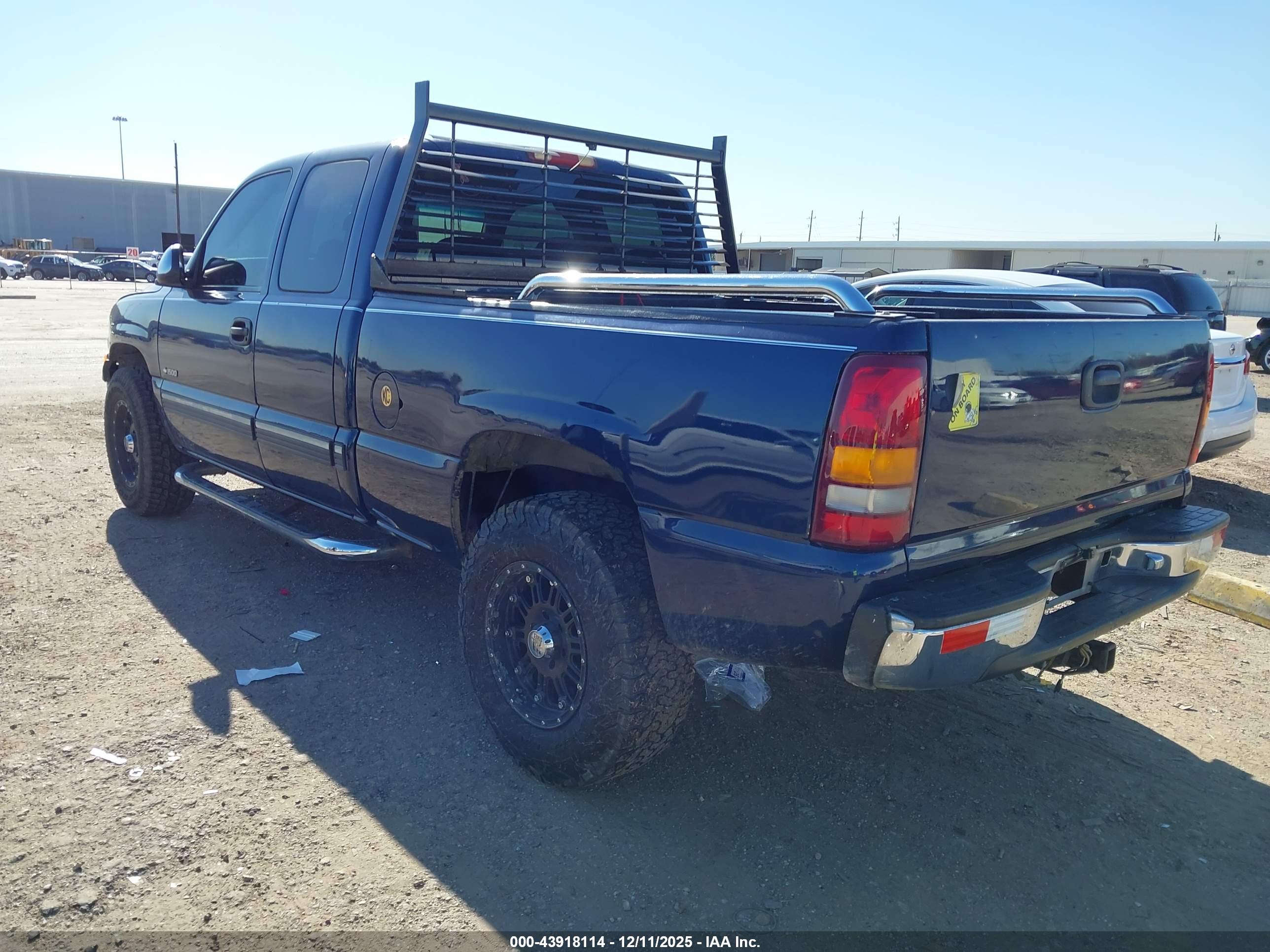 CHEVROLET SILVERADO image 3