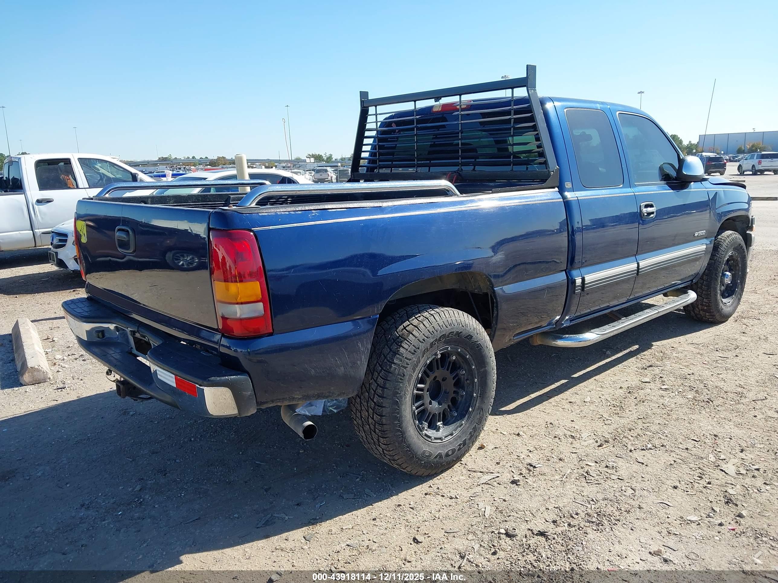 CHEVROLET SILVERADO image 4