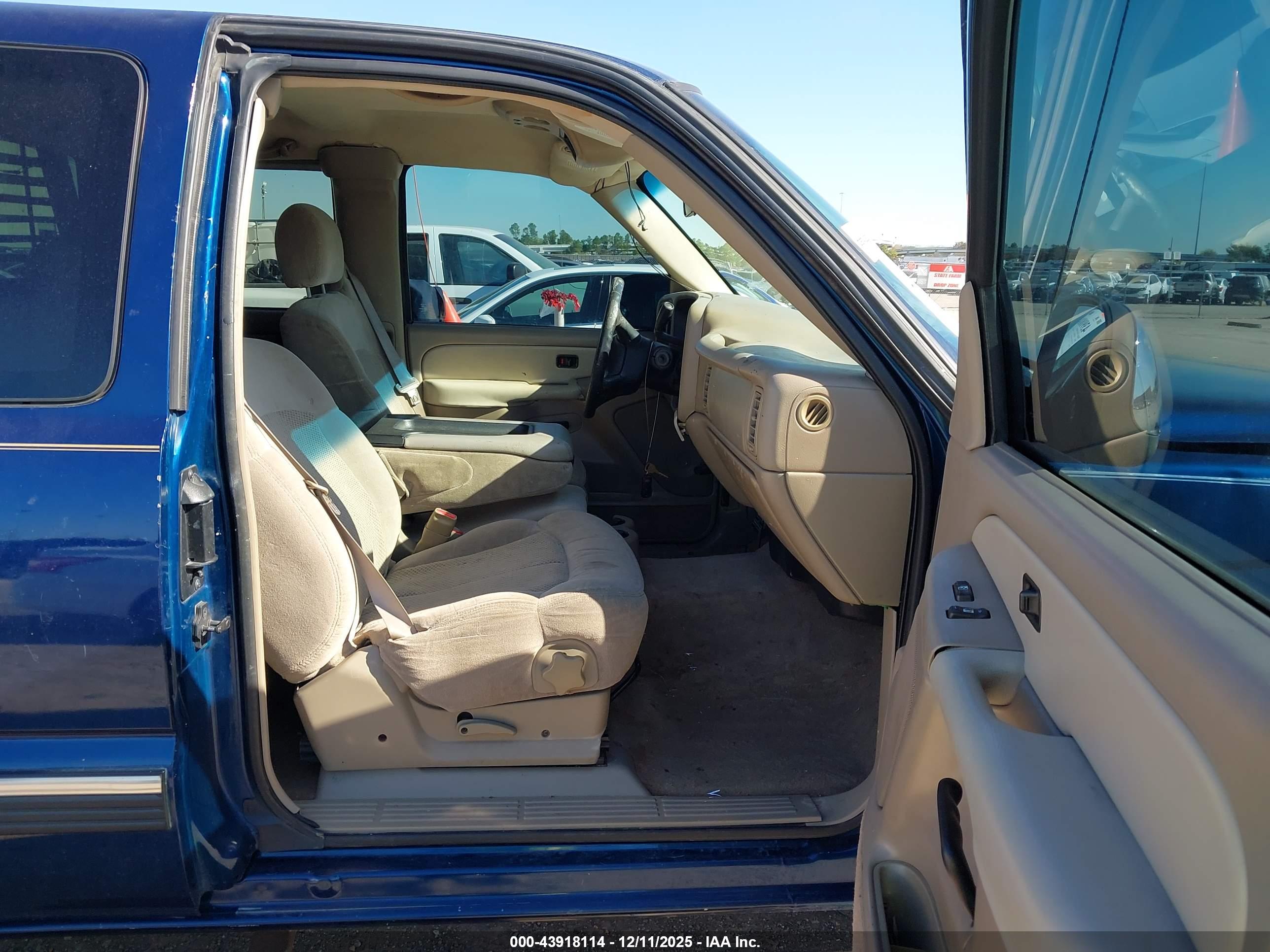 CHEVROLET SILVERADO image 5
