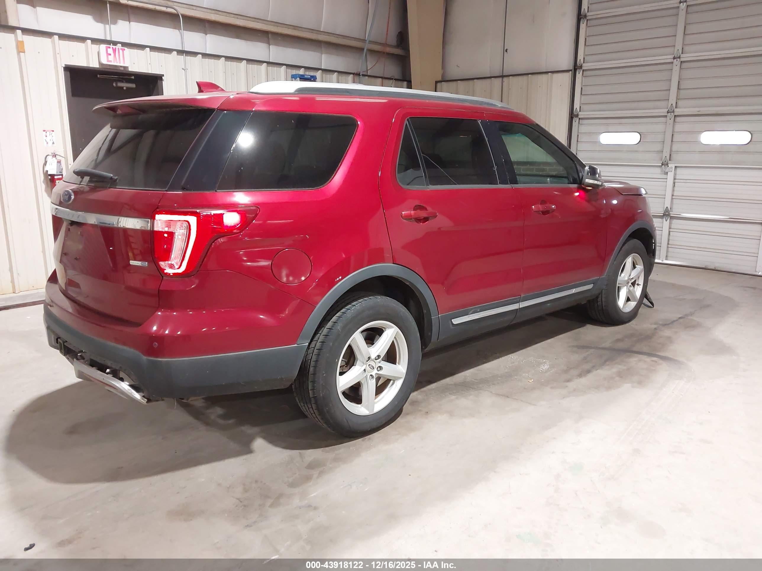 FORD EXPLORER image 4