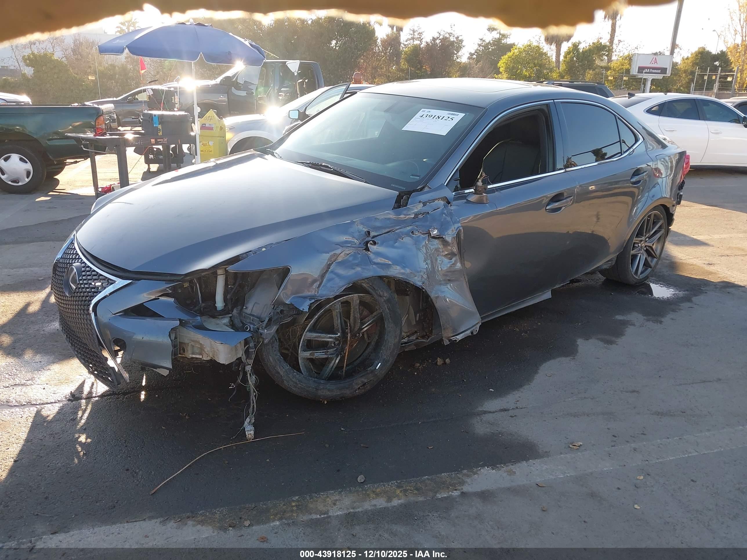 LEXUS IS image 2