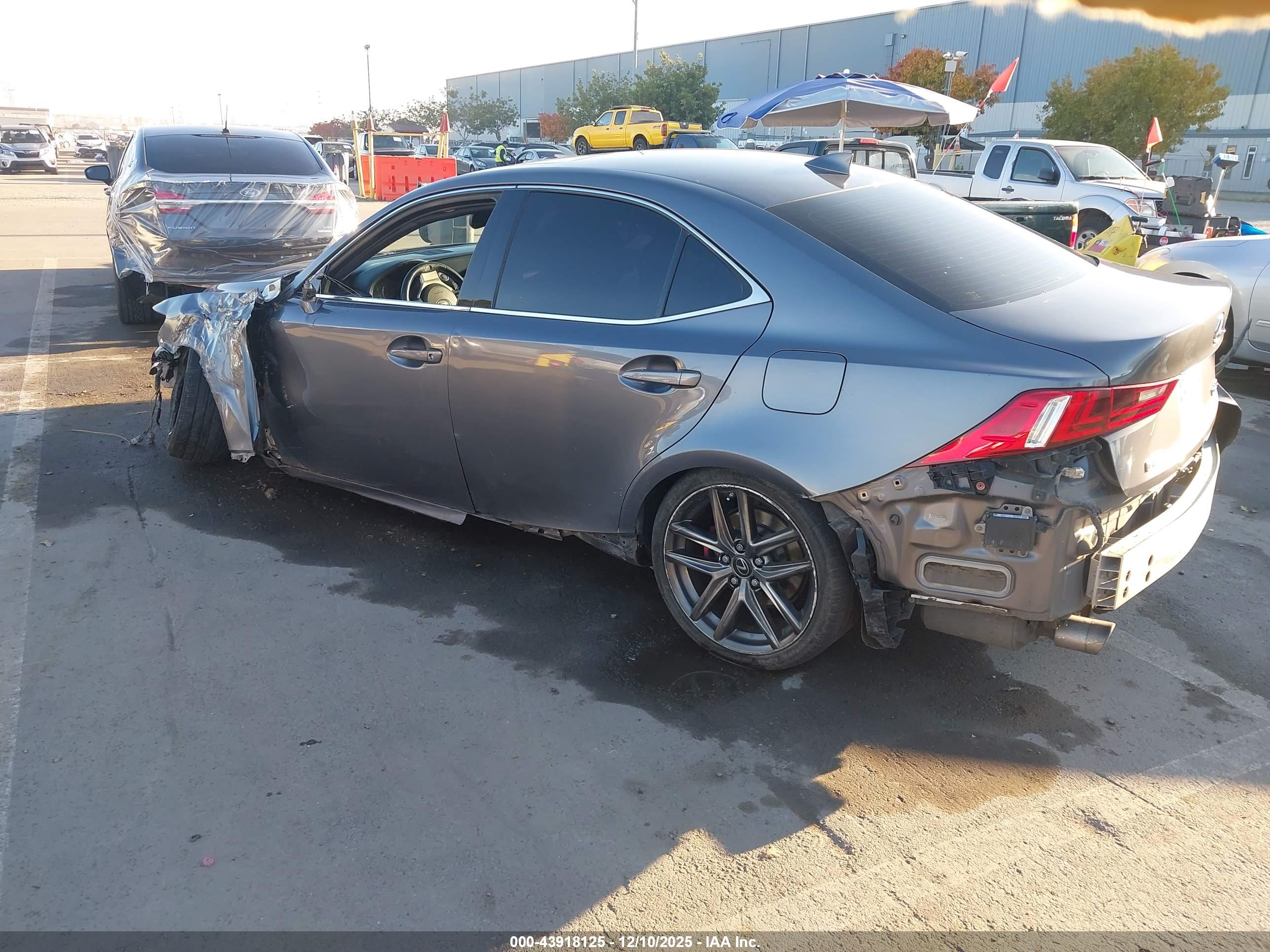 LEXUS IS image 3