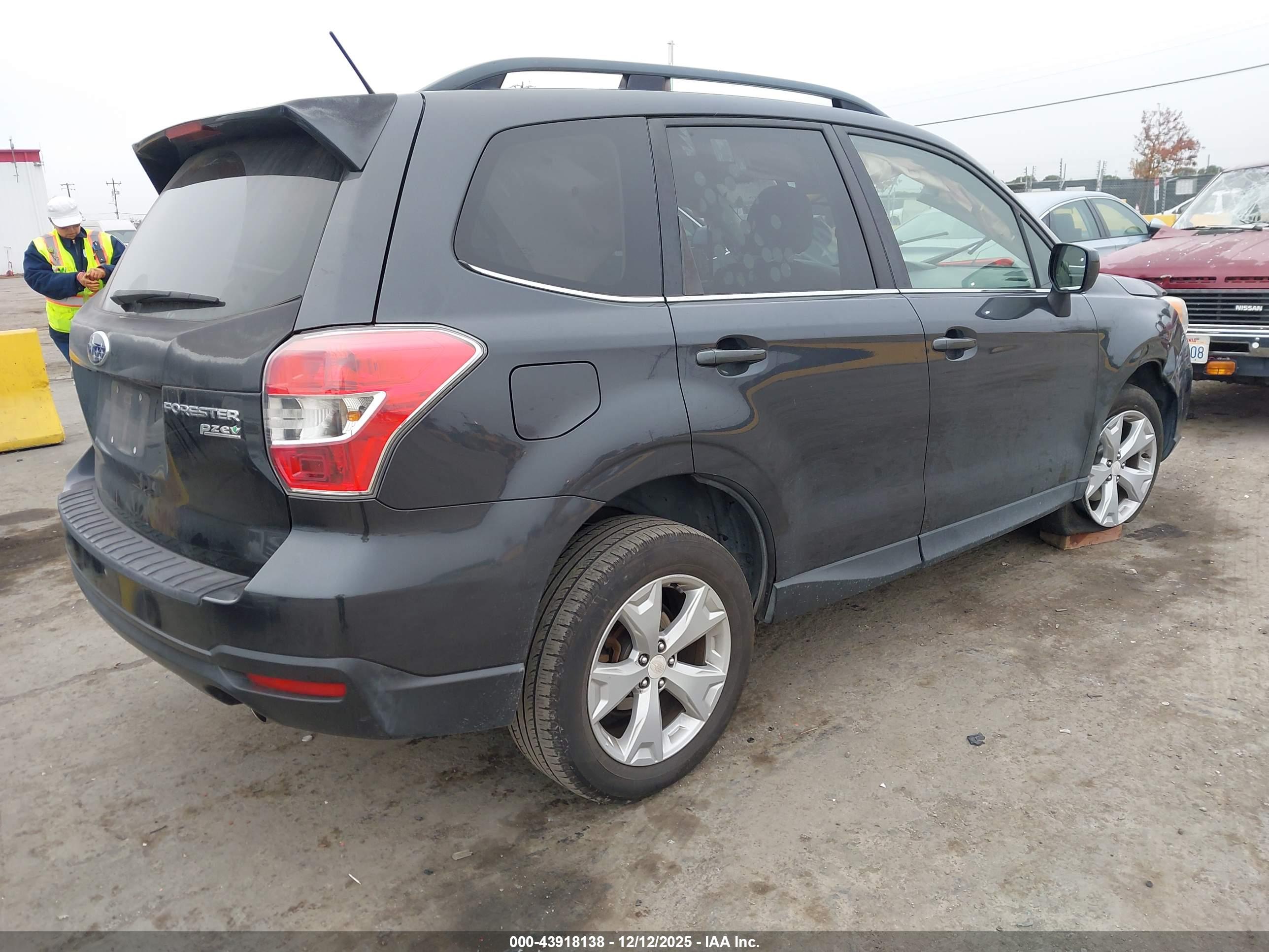 SUBARU FORESTER image 4