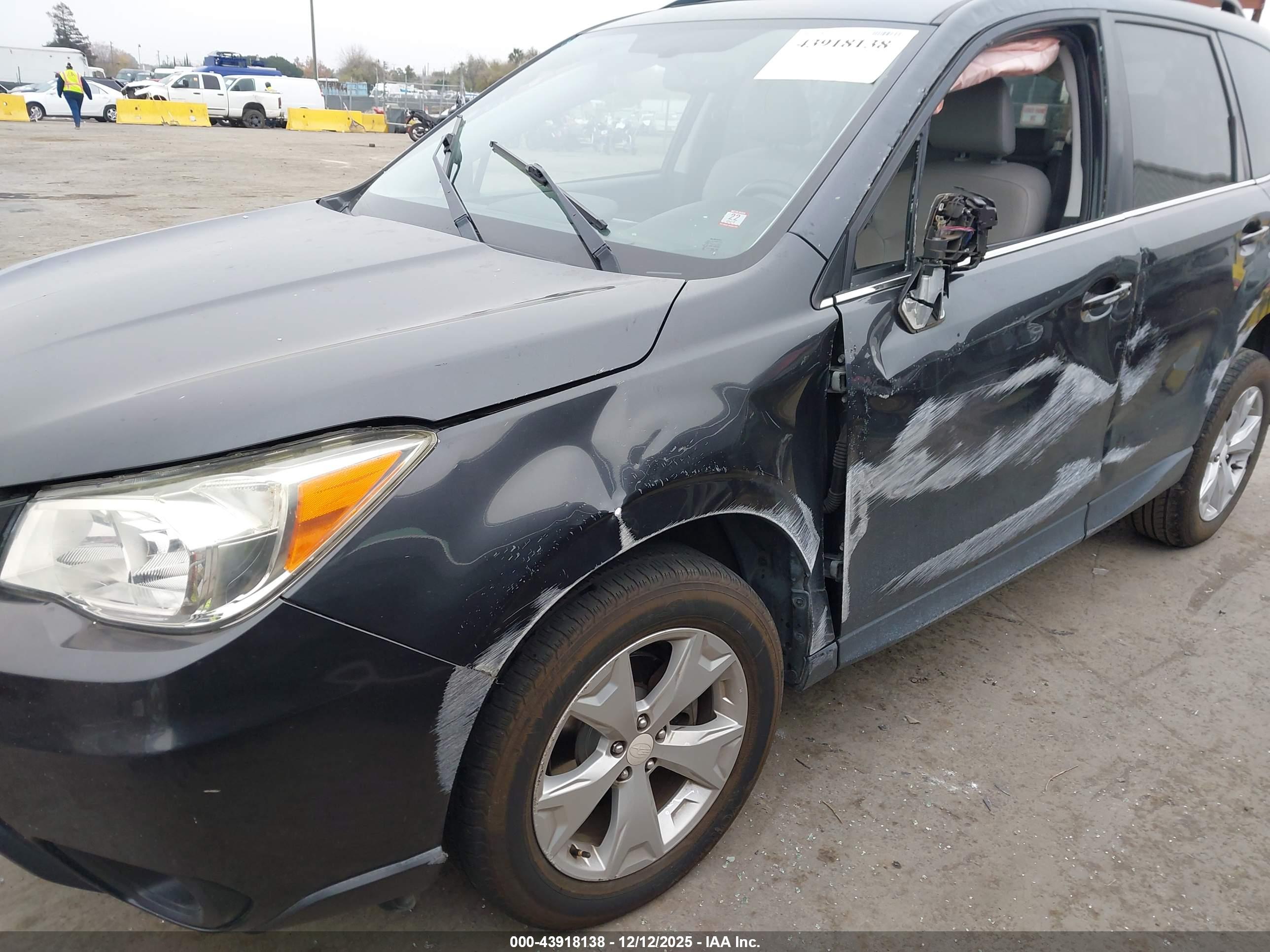 SUBARU FORESTER image 6
