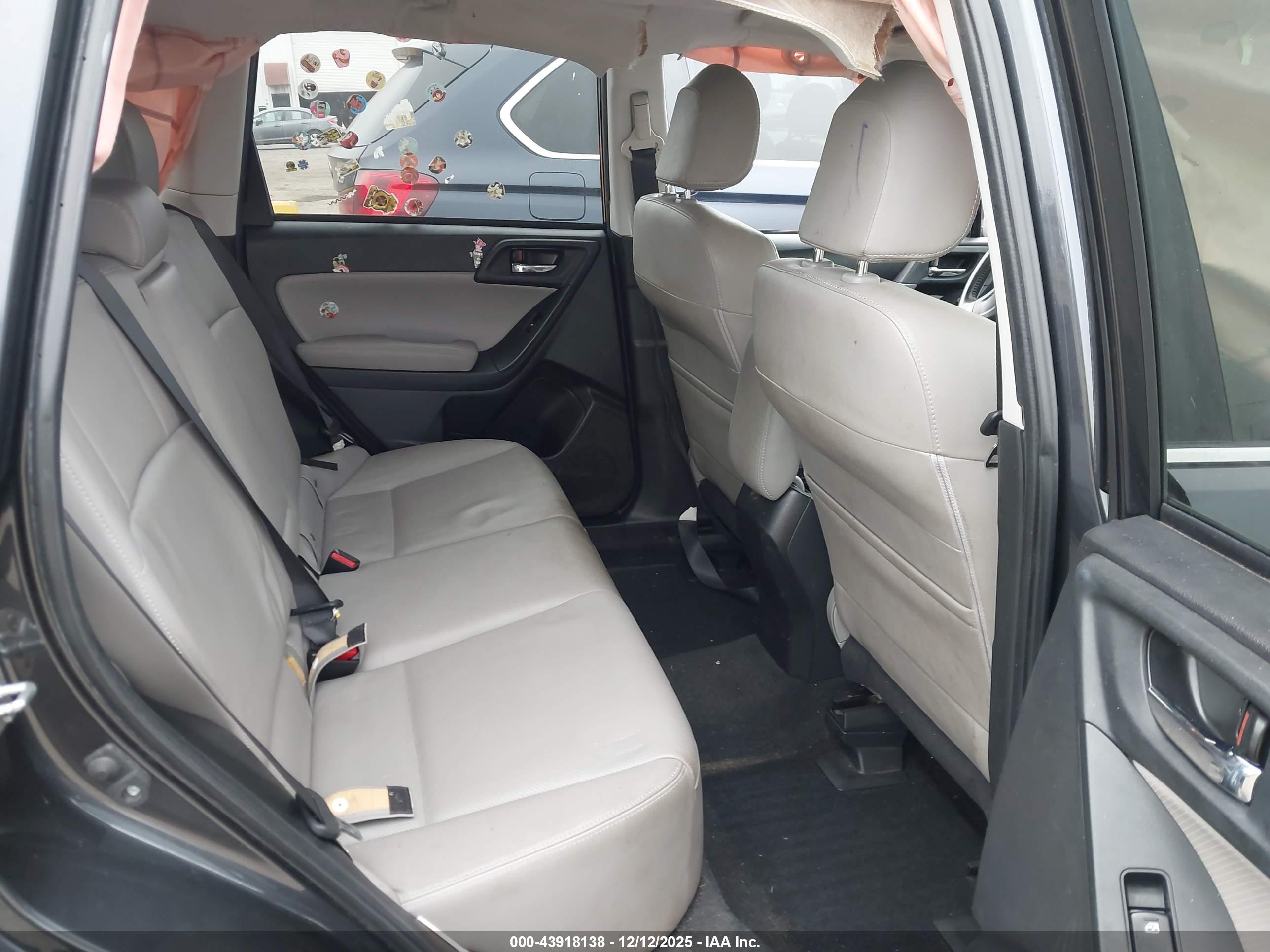 SUBARU FORESTER image 8