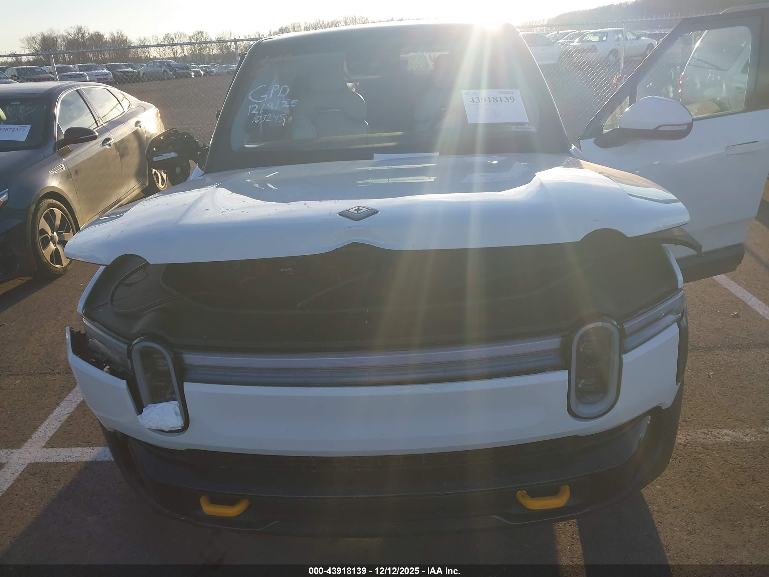 RIVIAN R1S image 10