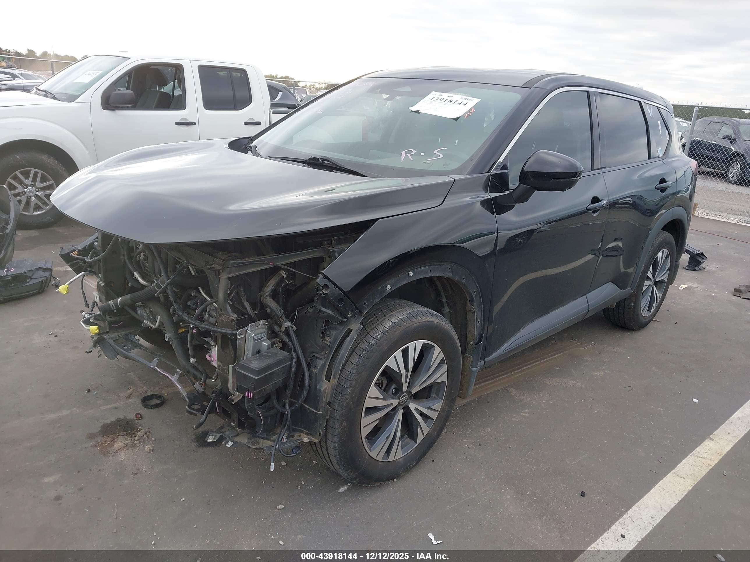 NISSAN ROGUE image 2