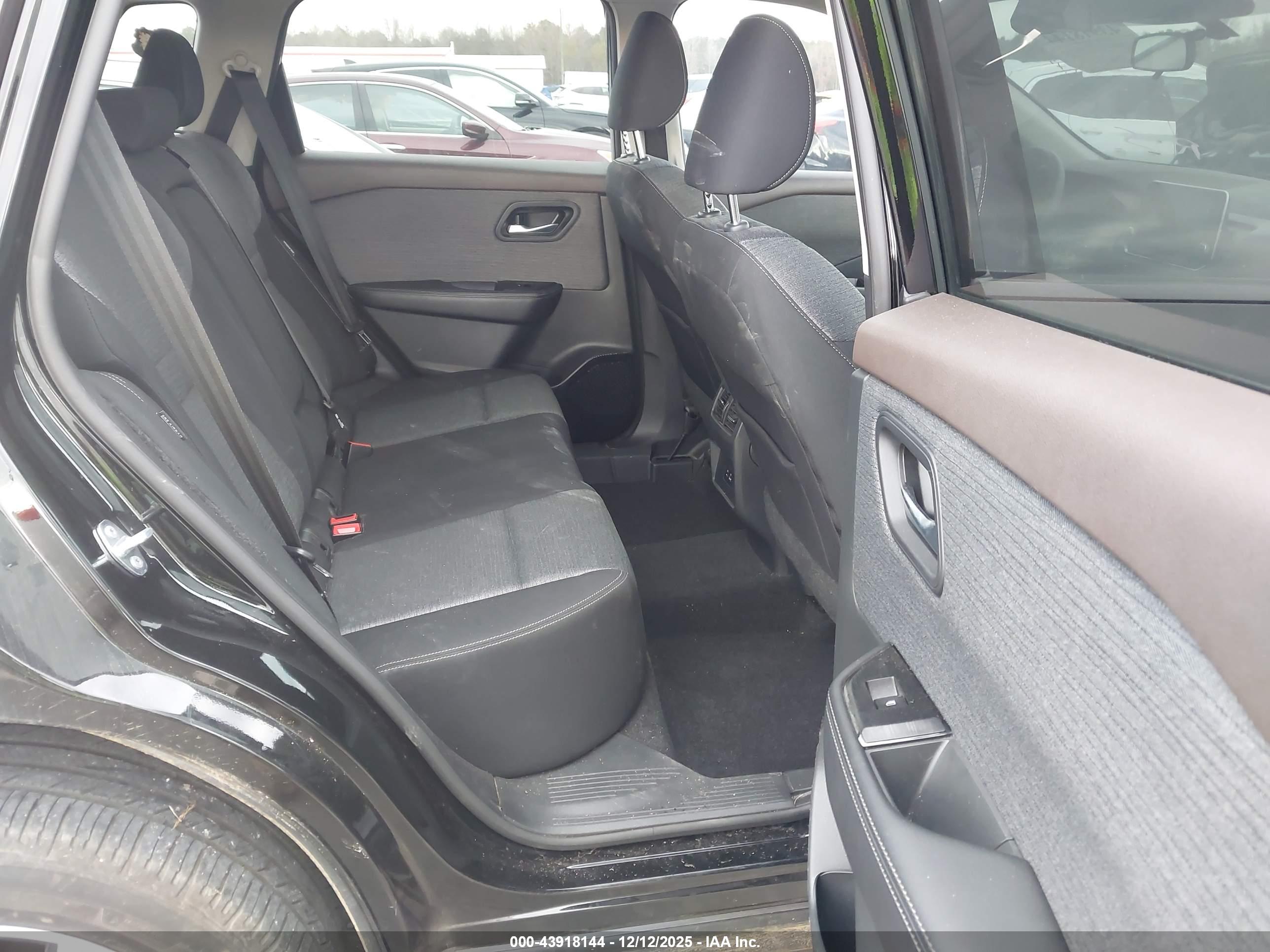 NISSAN ROGUE image 8