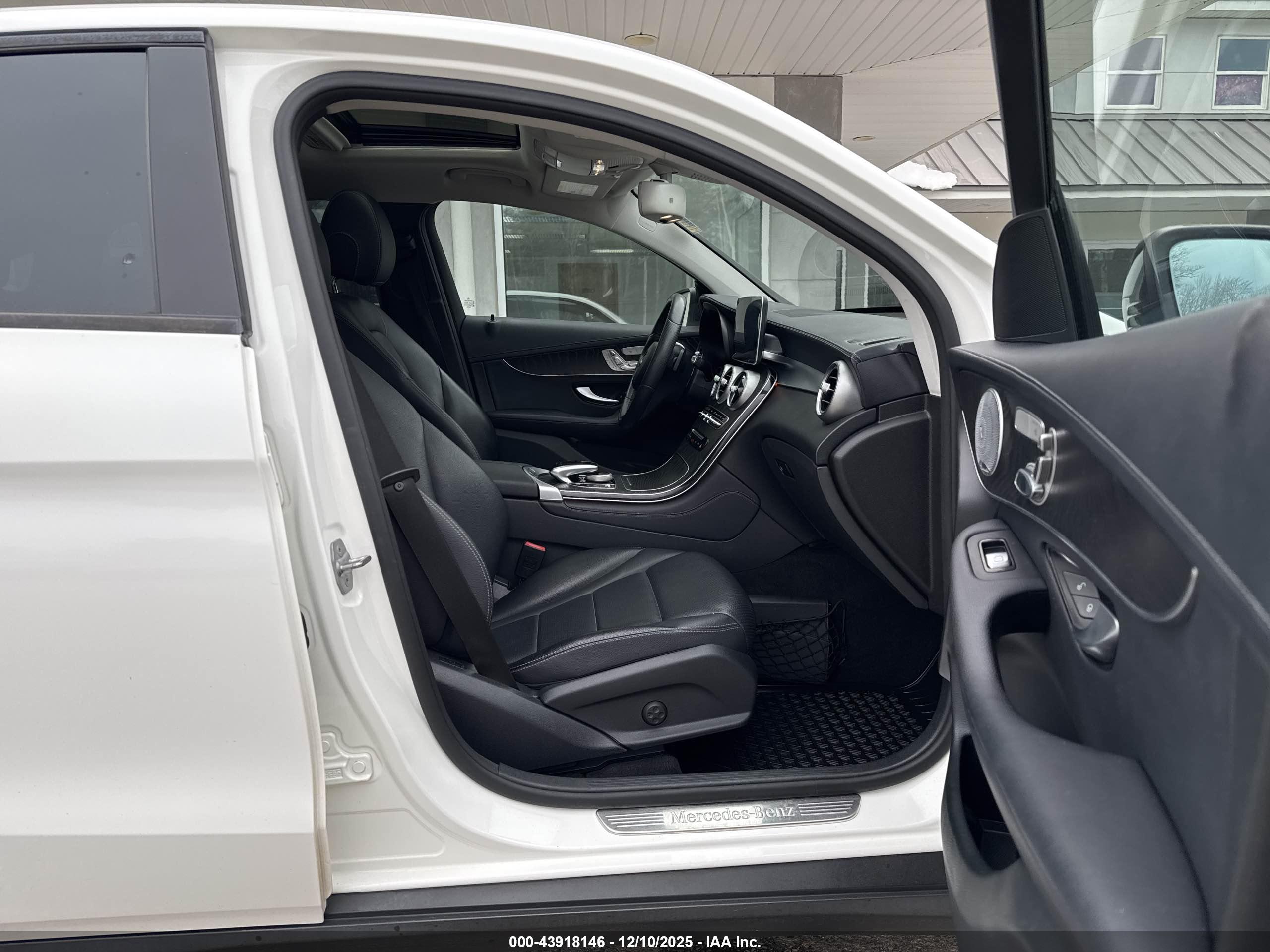 MERCEDES-BENZ GLC image 5