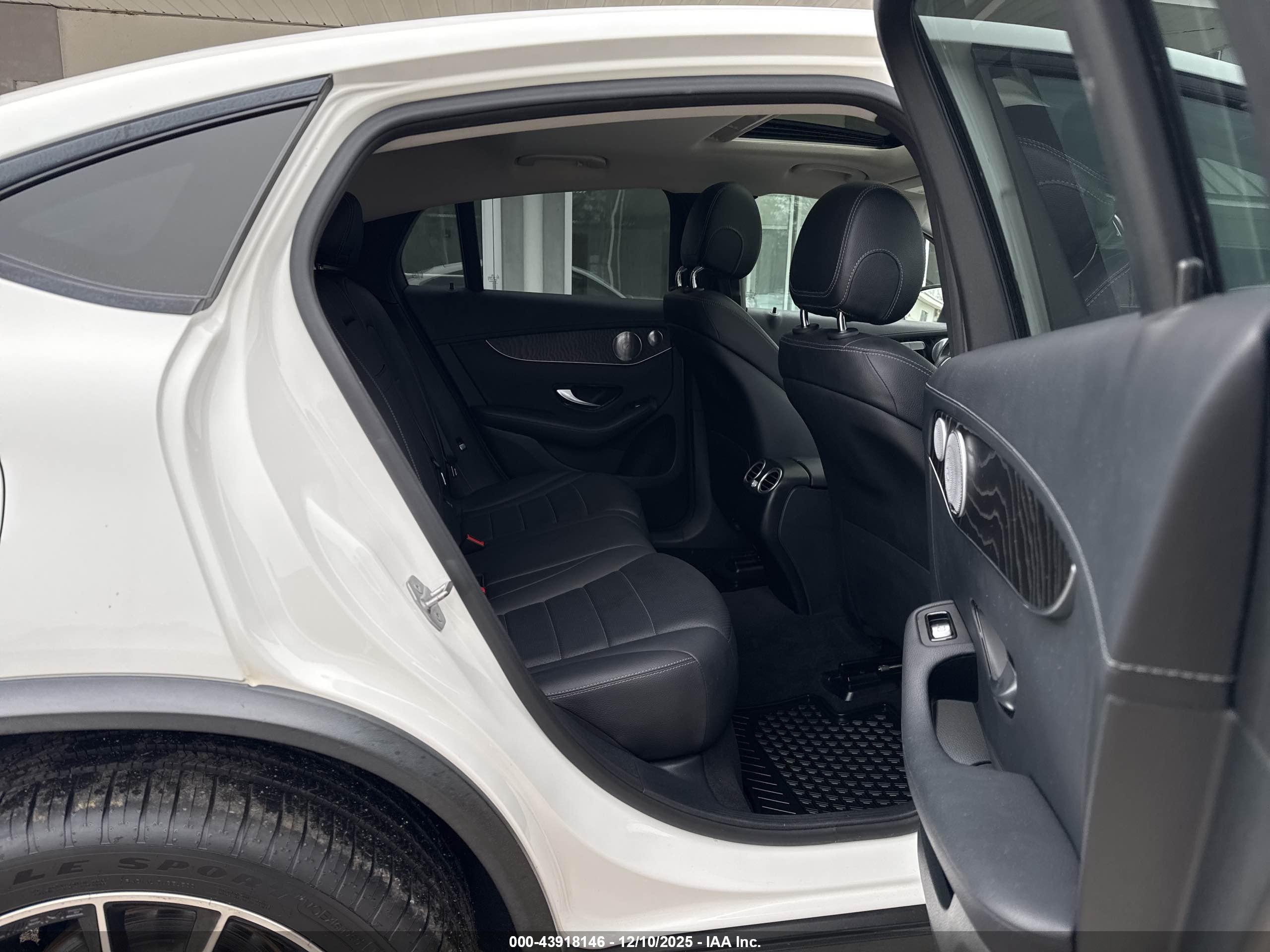 MERCEDES-BENZ GLC image 8