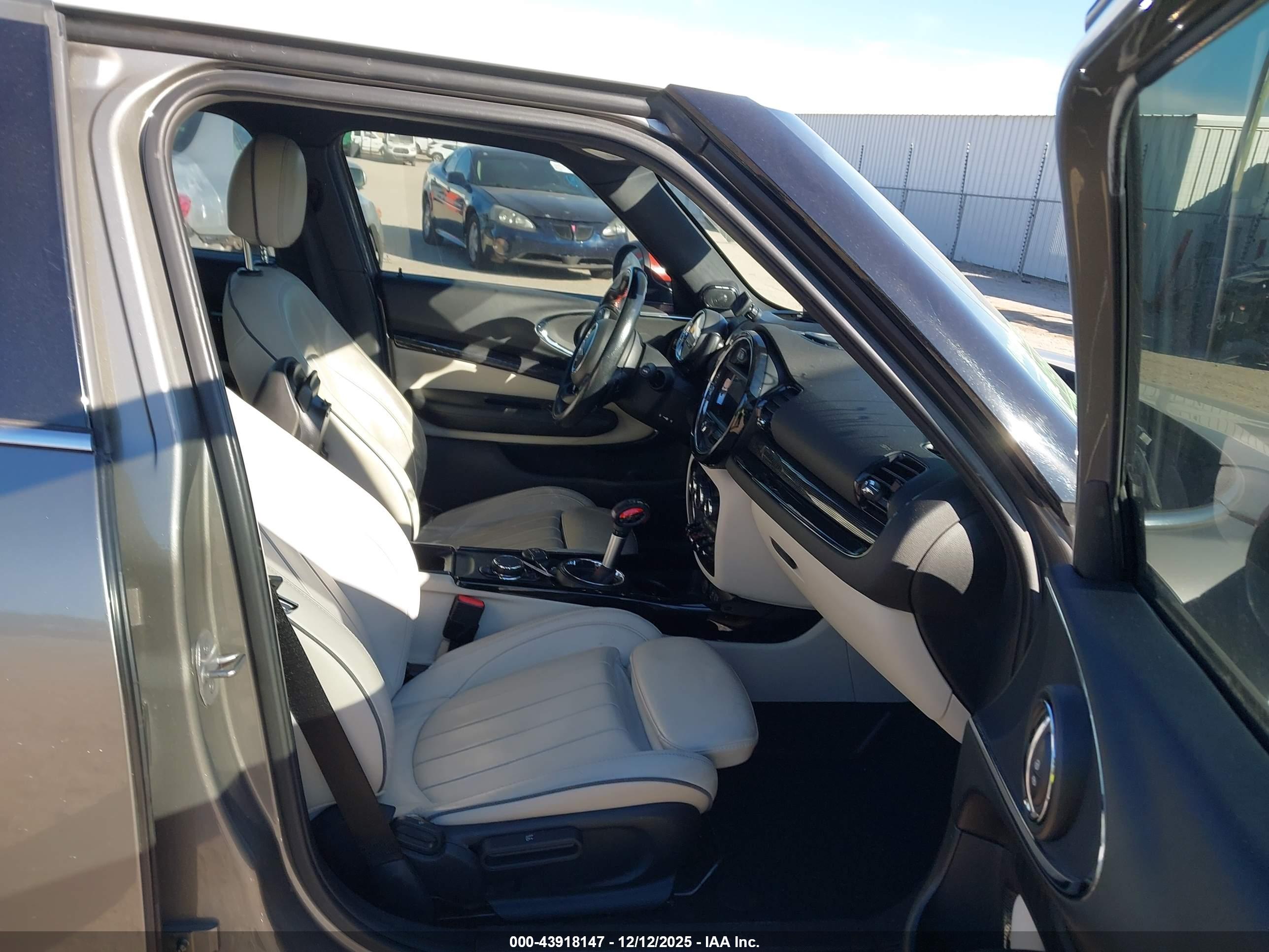 MINI CLUBMAN image 5