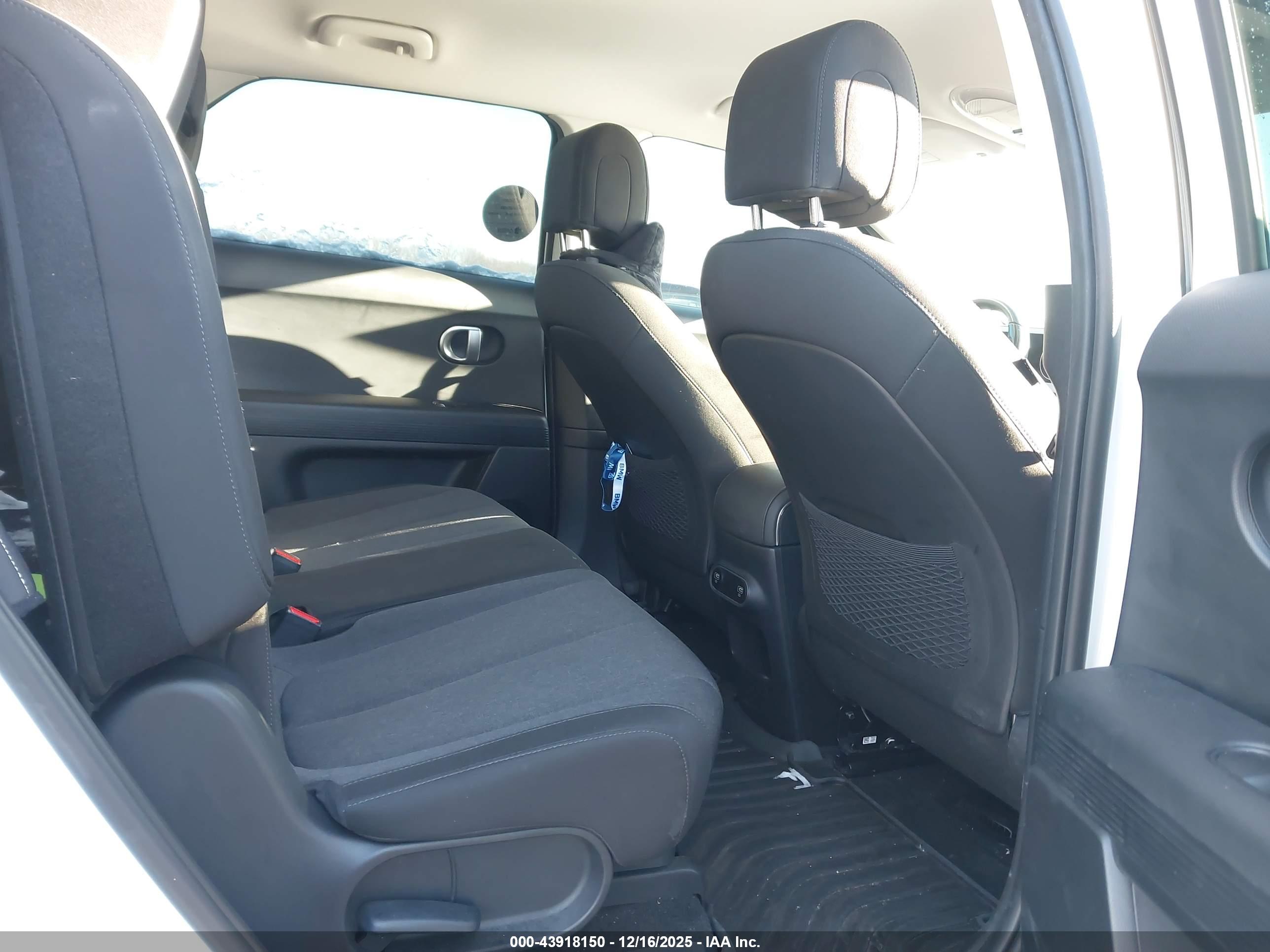 HYUNDAI IONIQ image 8