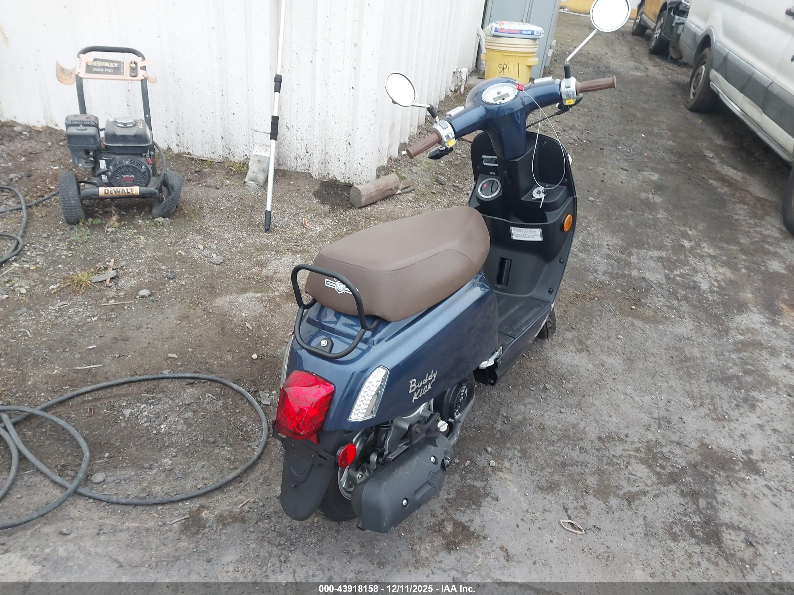 GENUINE SCOOTER image 4
