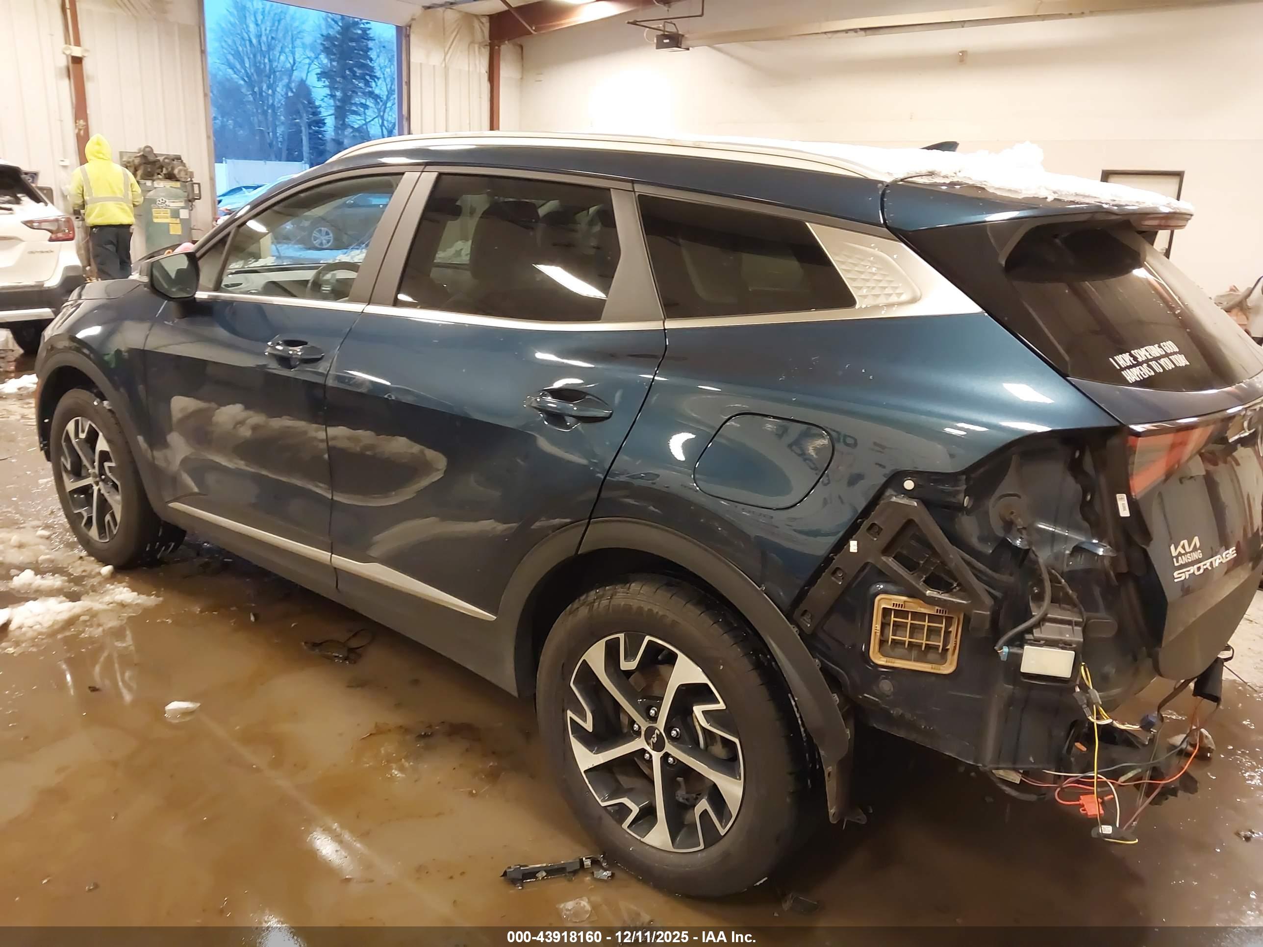 KIA SPORTAGE image 3