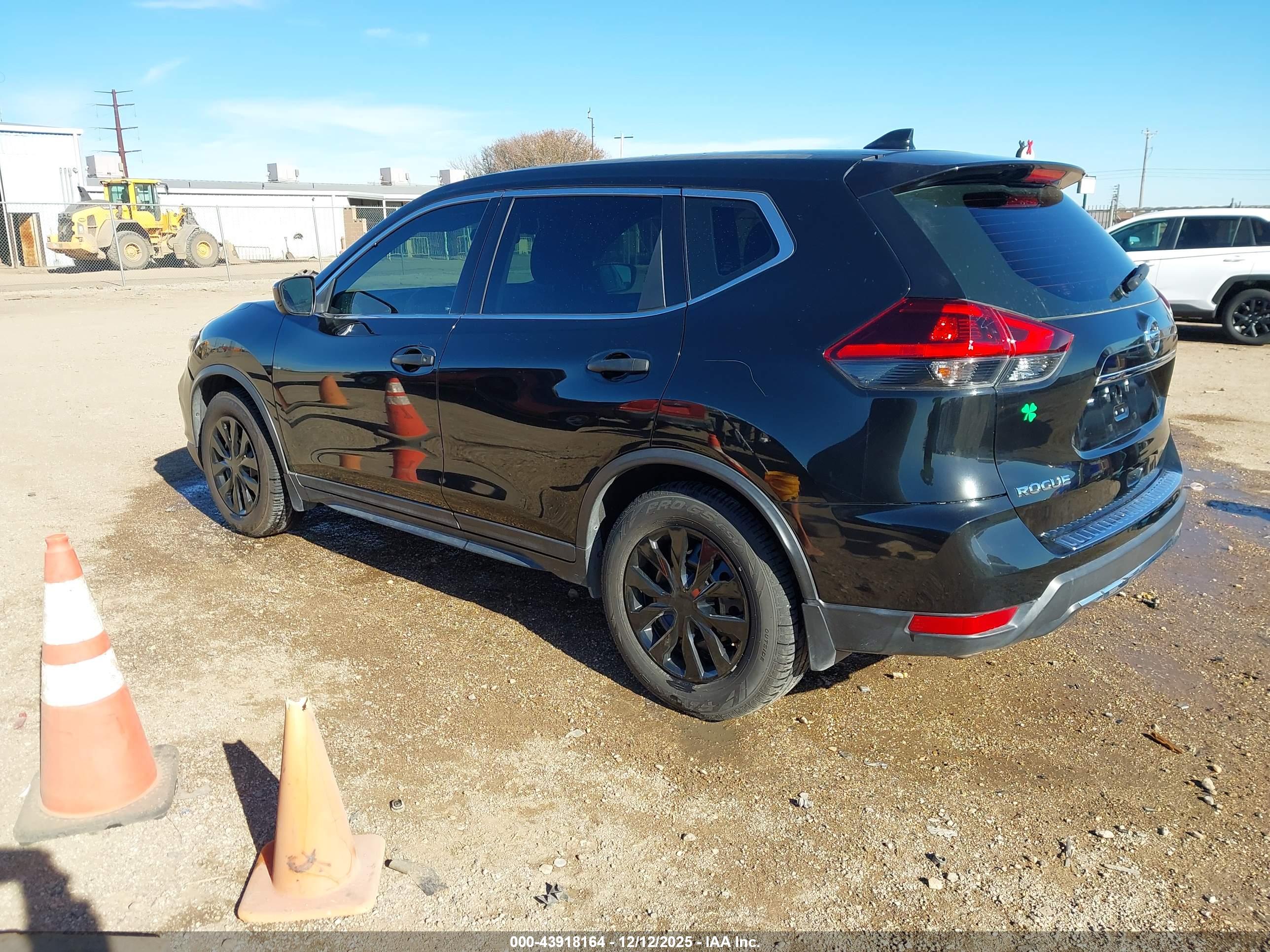 NISSAN ROGUE image 3