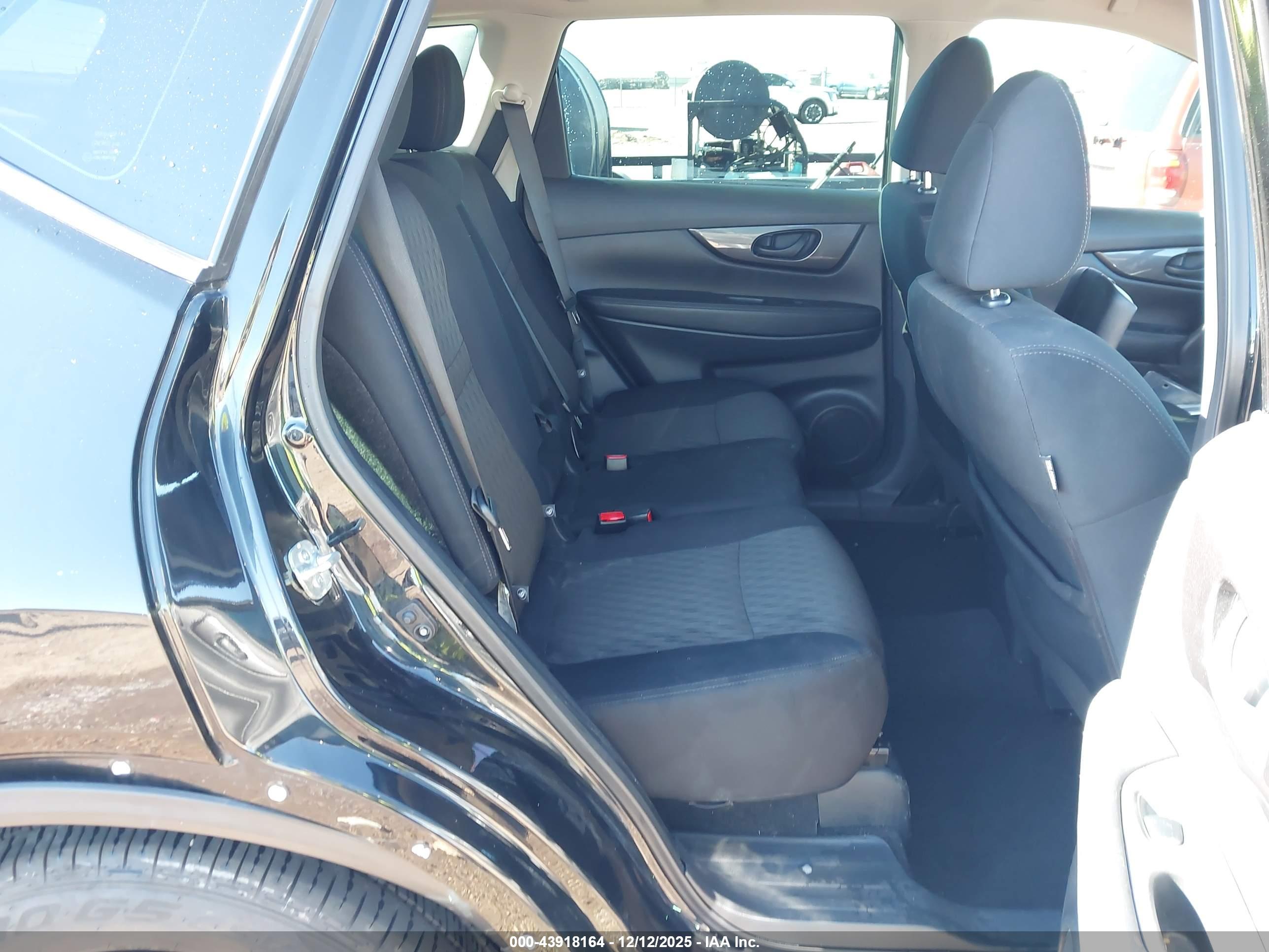 NISSAN ROGUE image 8