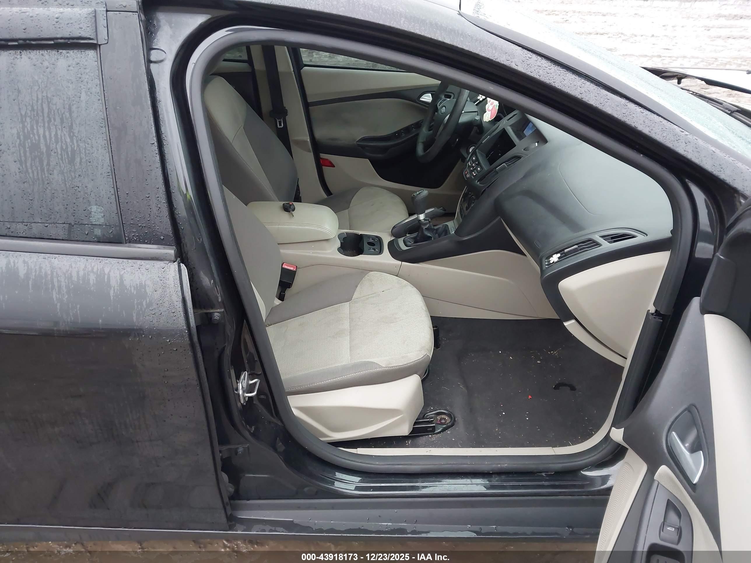 FORD FOCUS image 5