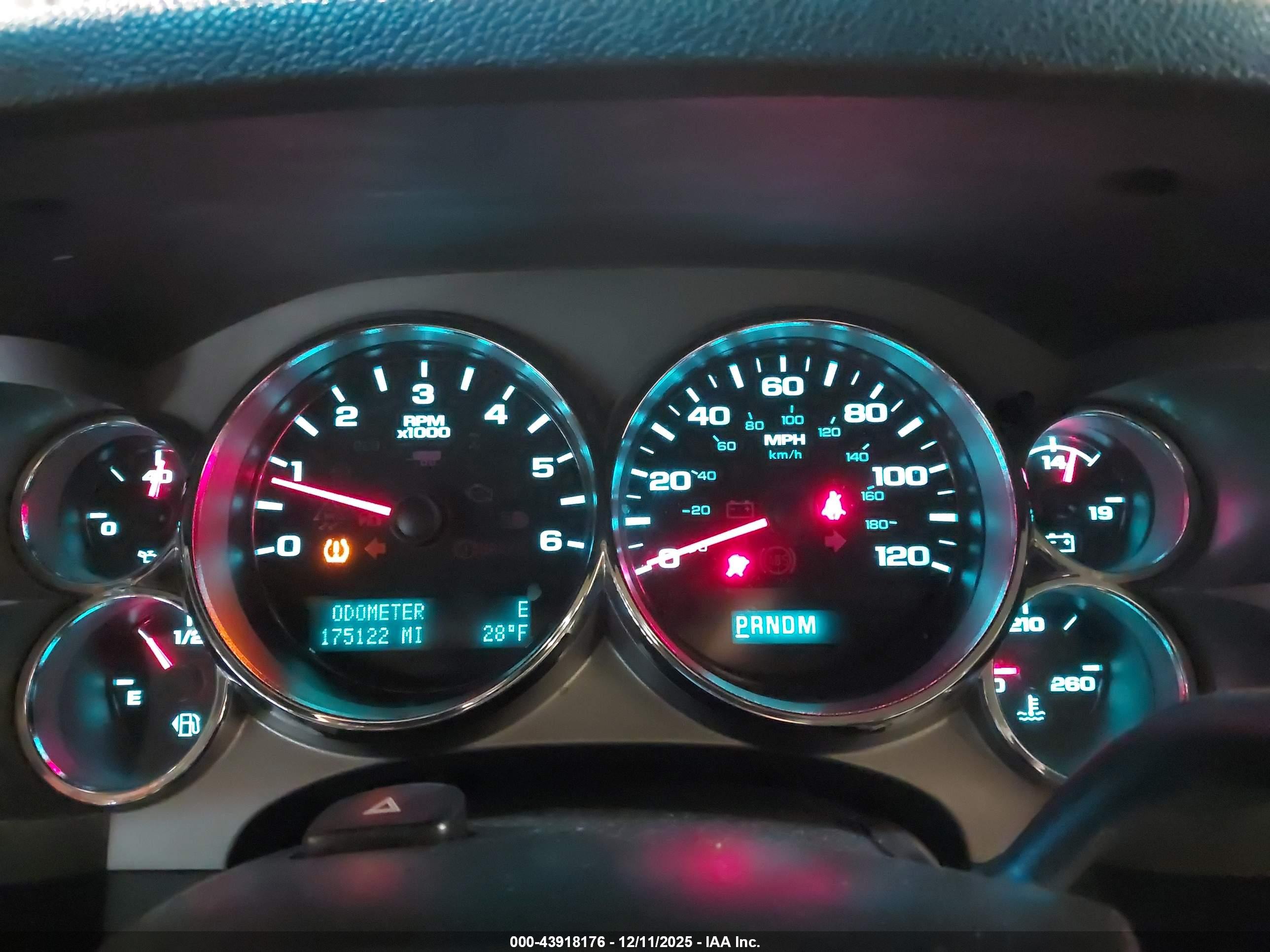 CHEVROLET SILVERADO image 7