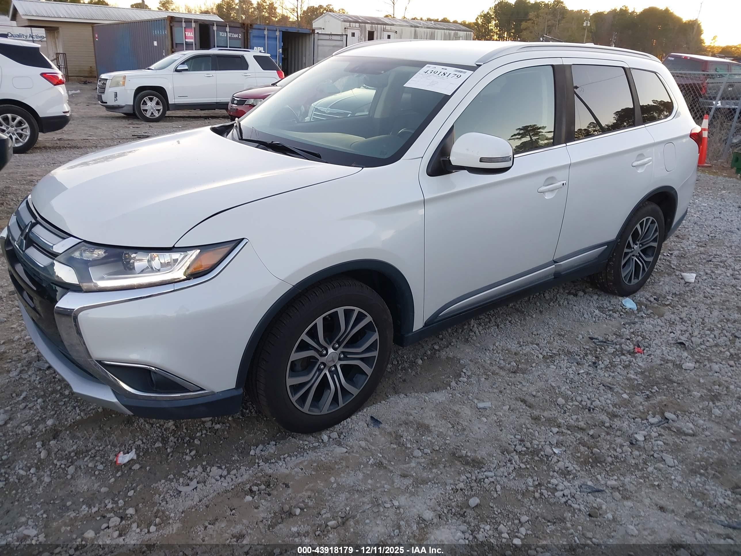 MITSUBISHI OUTLANDER image 2