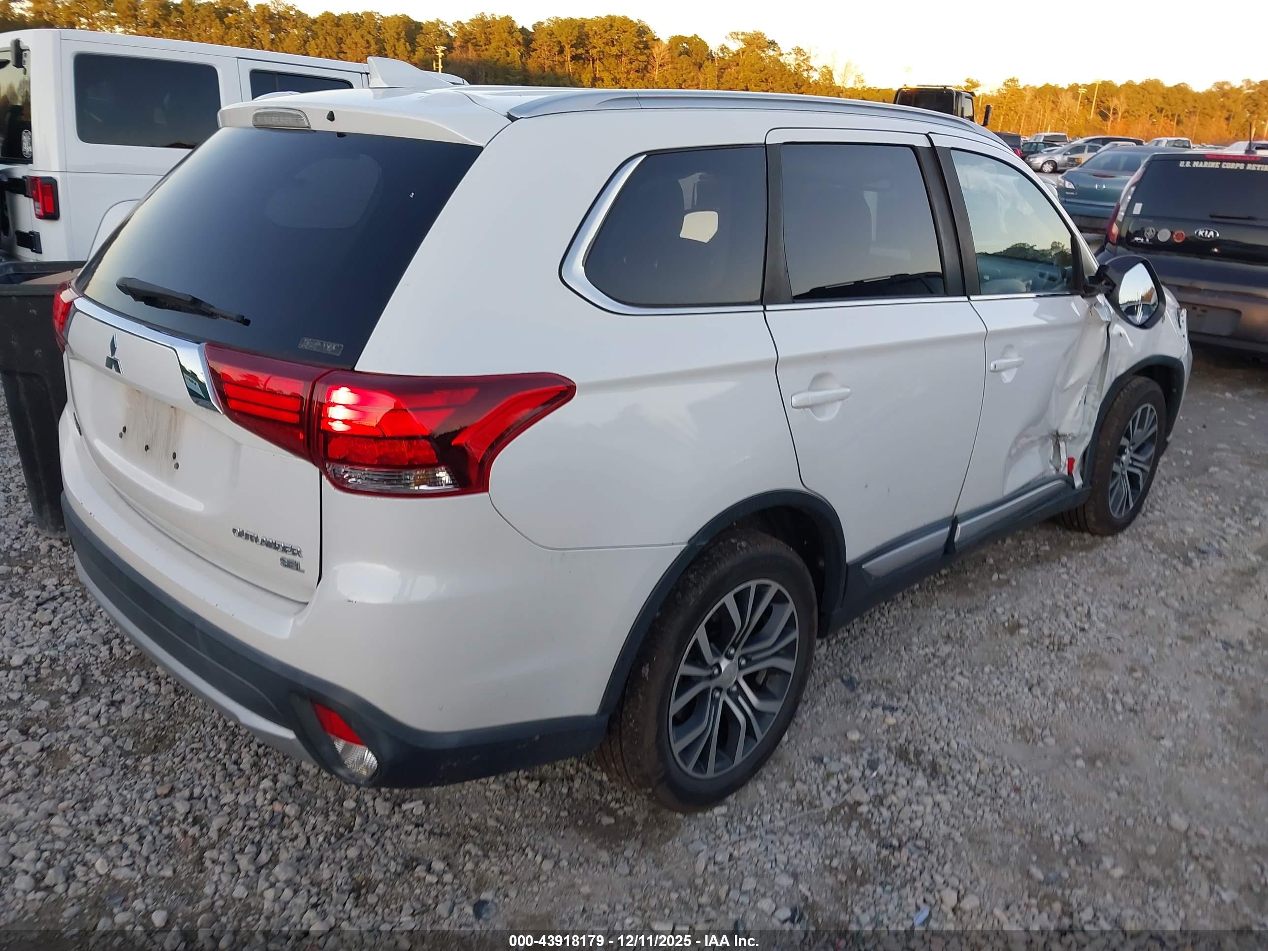 MITSUBISHI OUTLANDER image 4