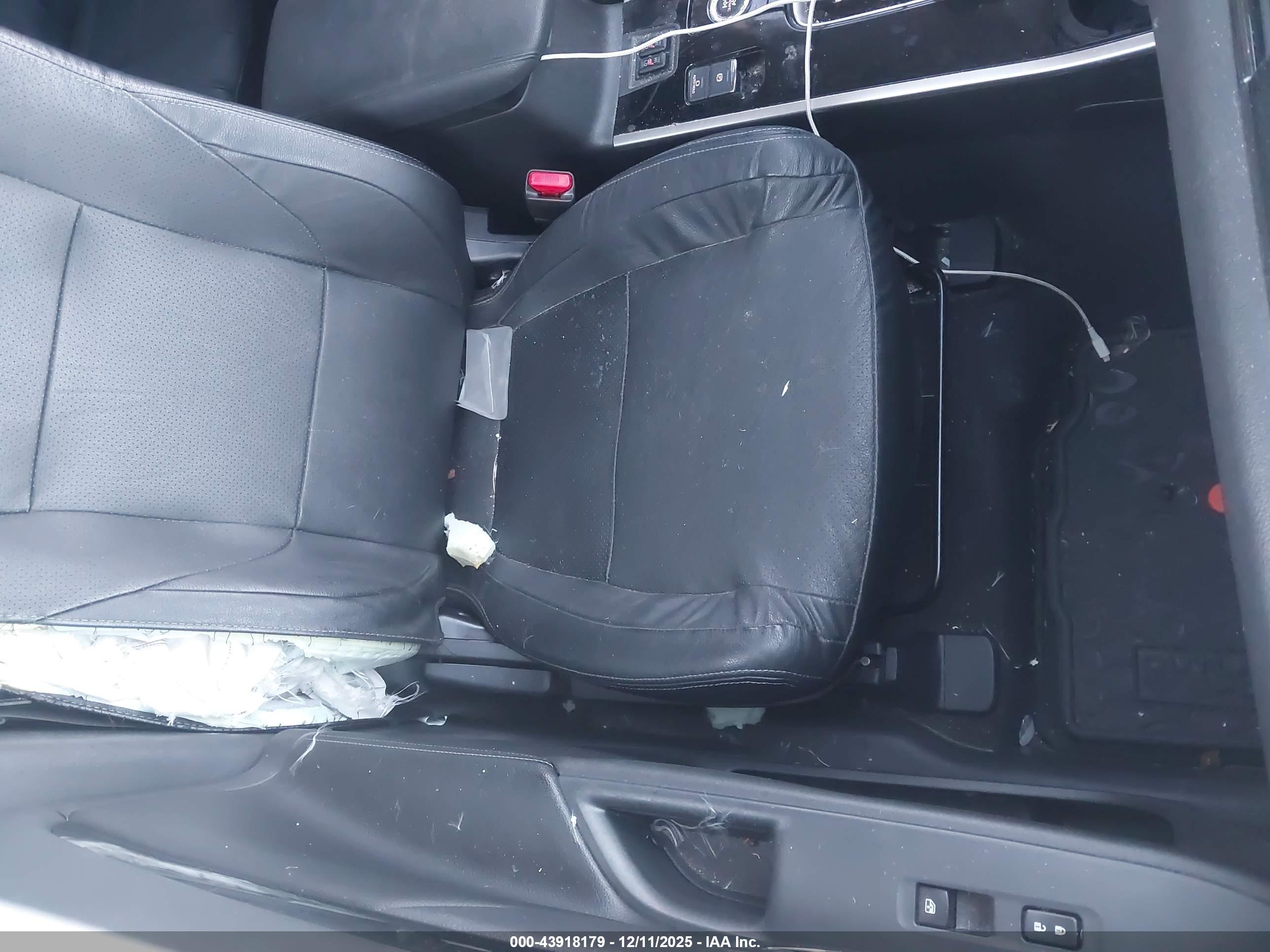 MITSUBISHI OUTLANDER image 5