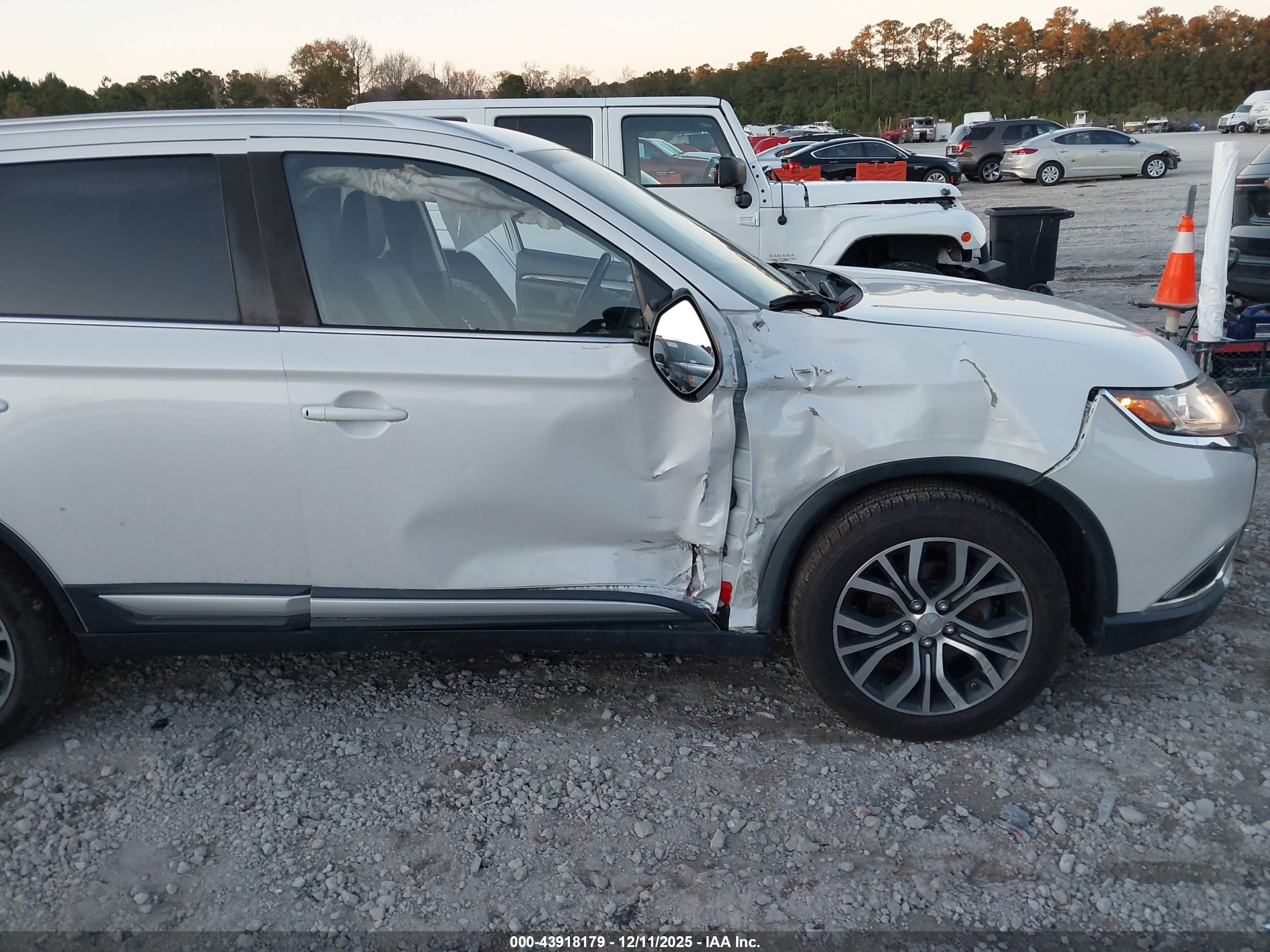 MITSUBISHI OUTLANDER image 6