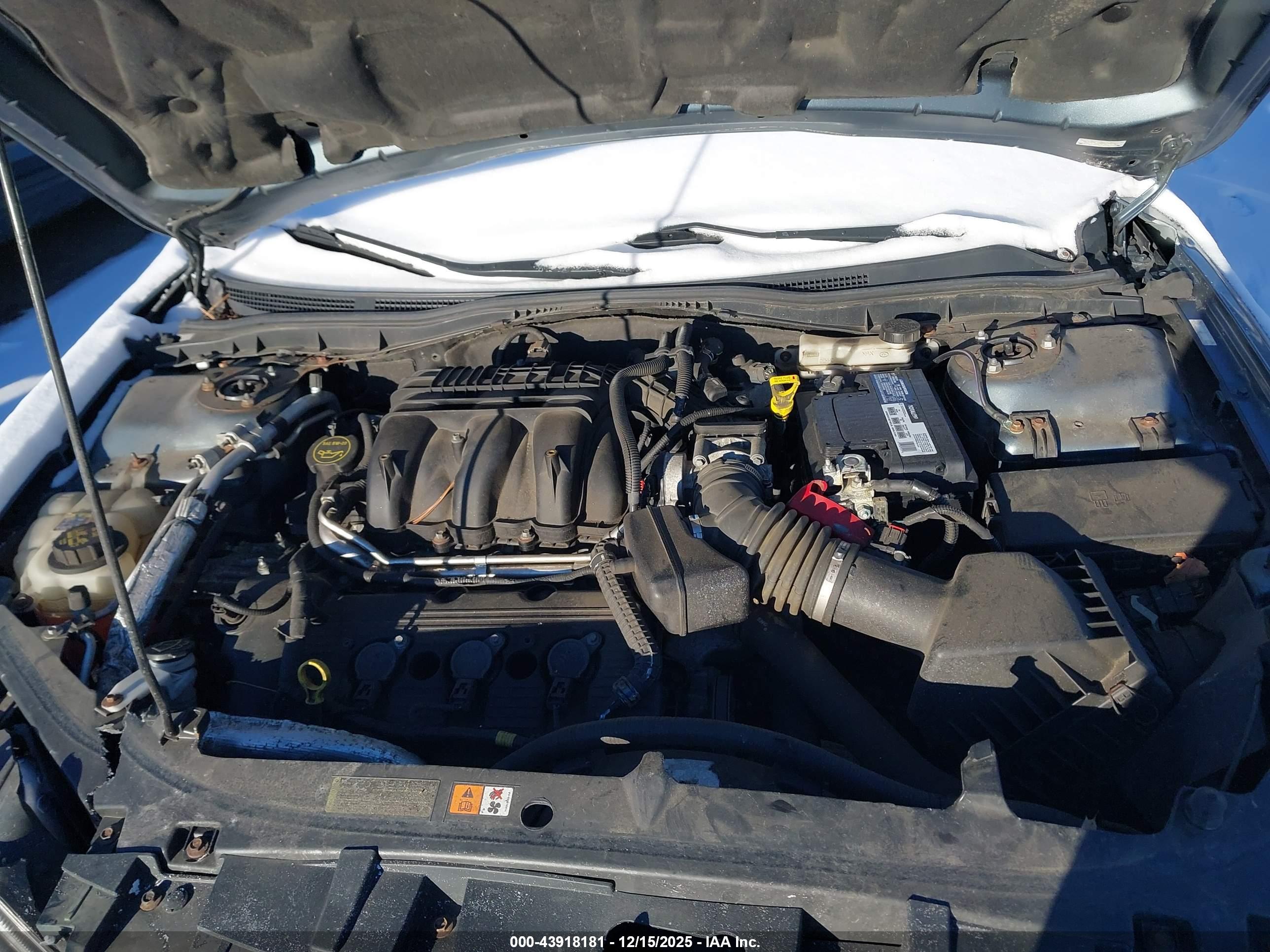 FORD FUSION image 10