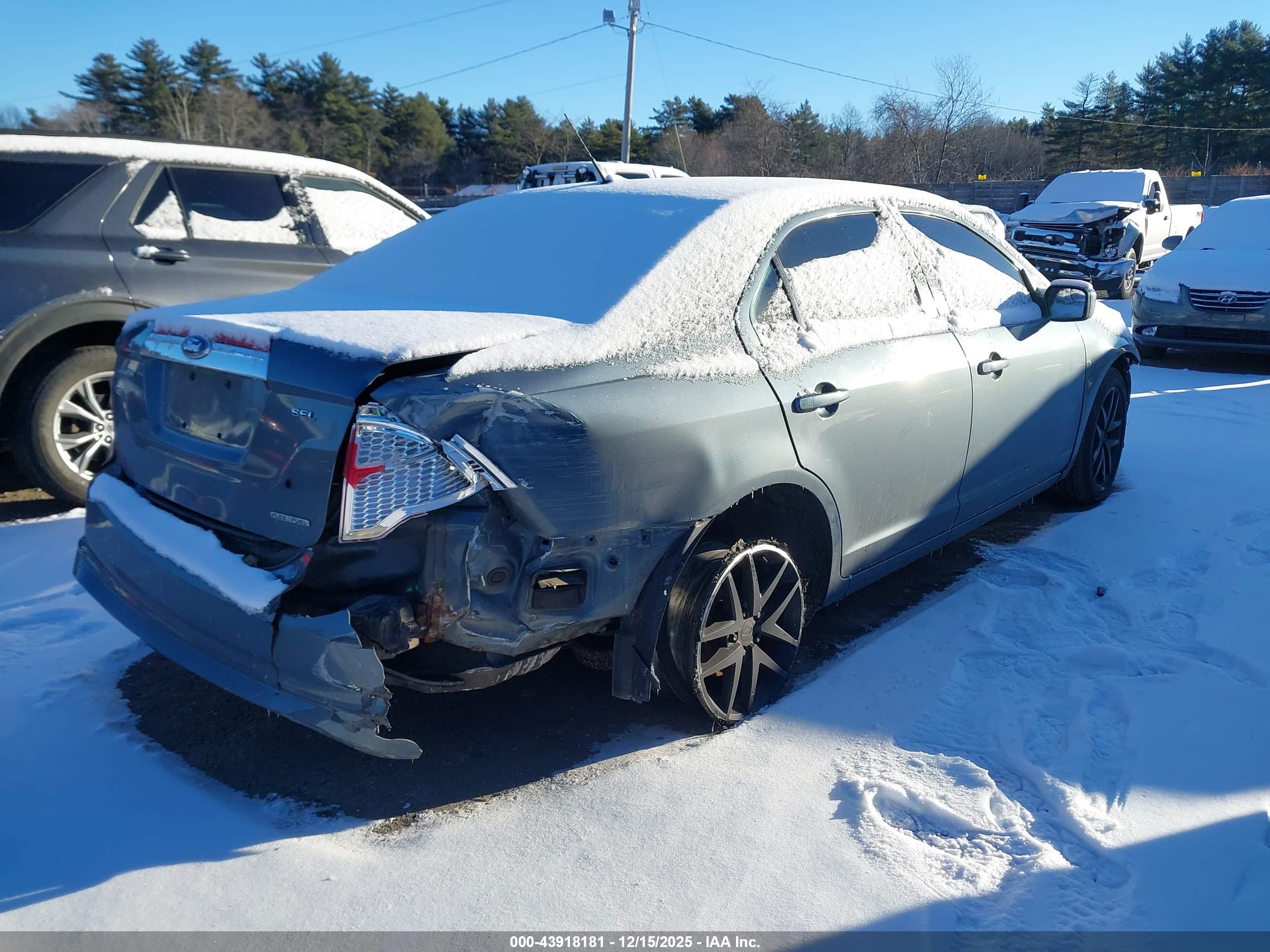FORD FUSION image 4