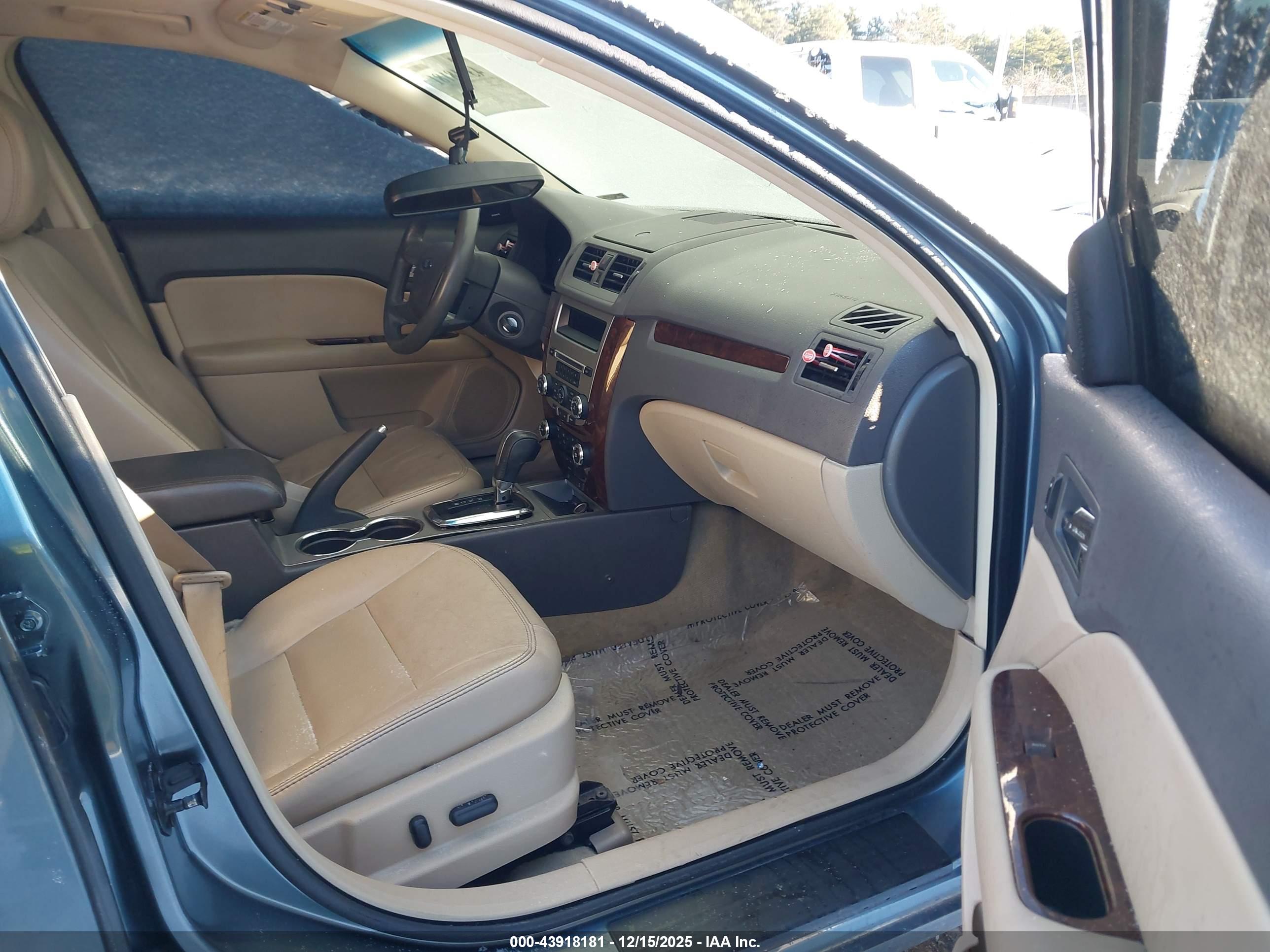 FORD FUSION image 5