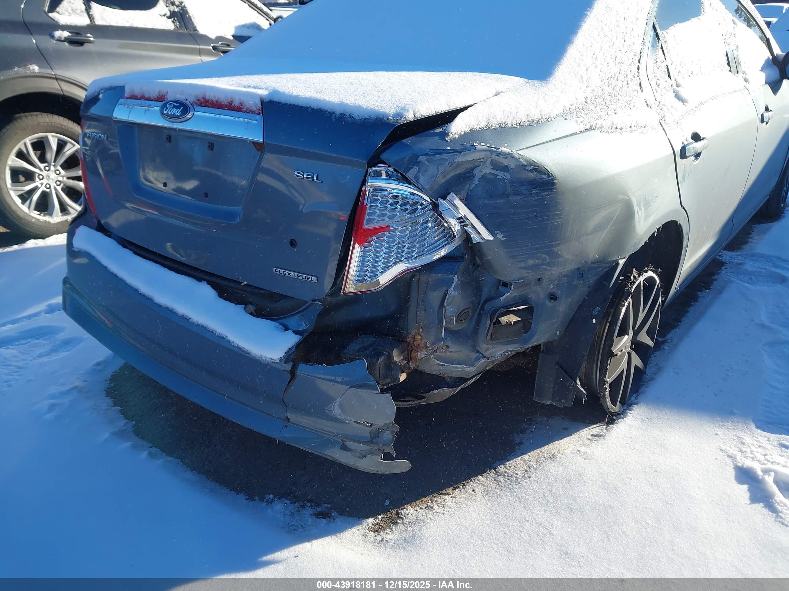 FORD FUSION image 6