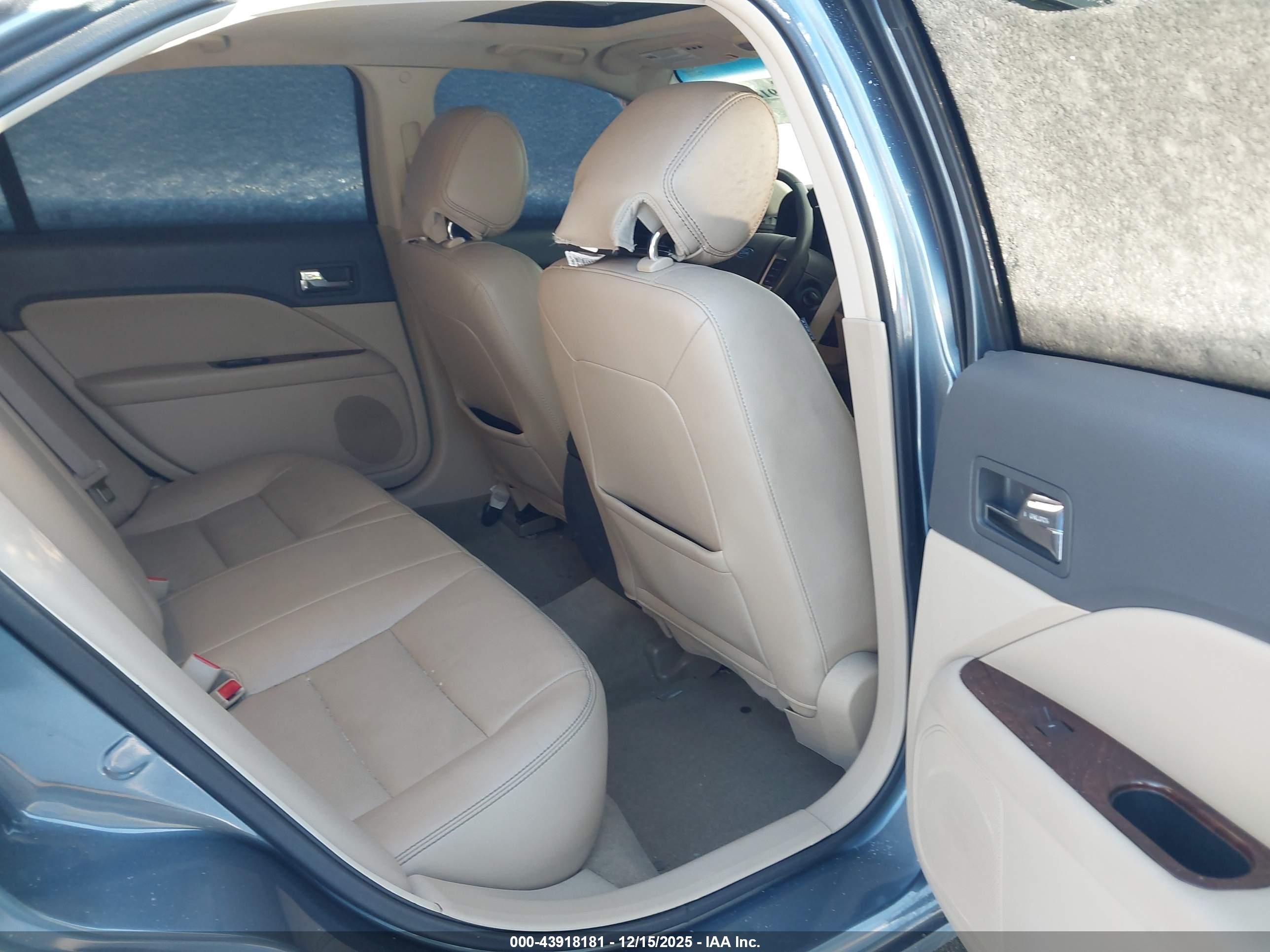 FORD FUSION image 8