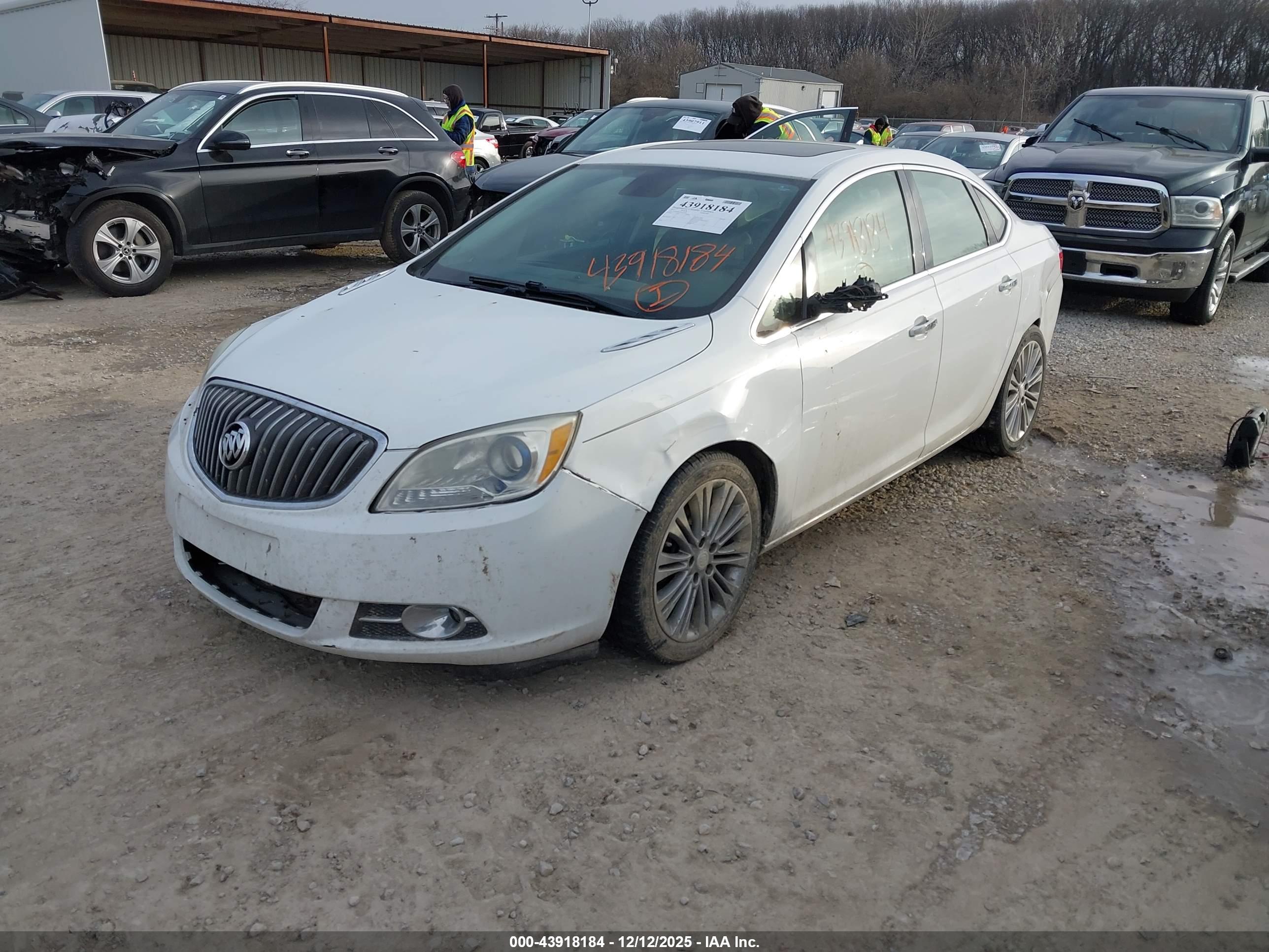 BUICK VERANO image 2