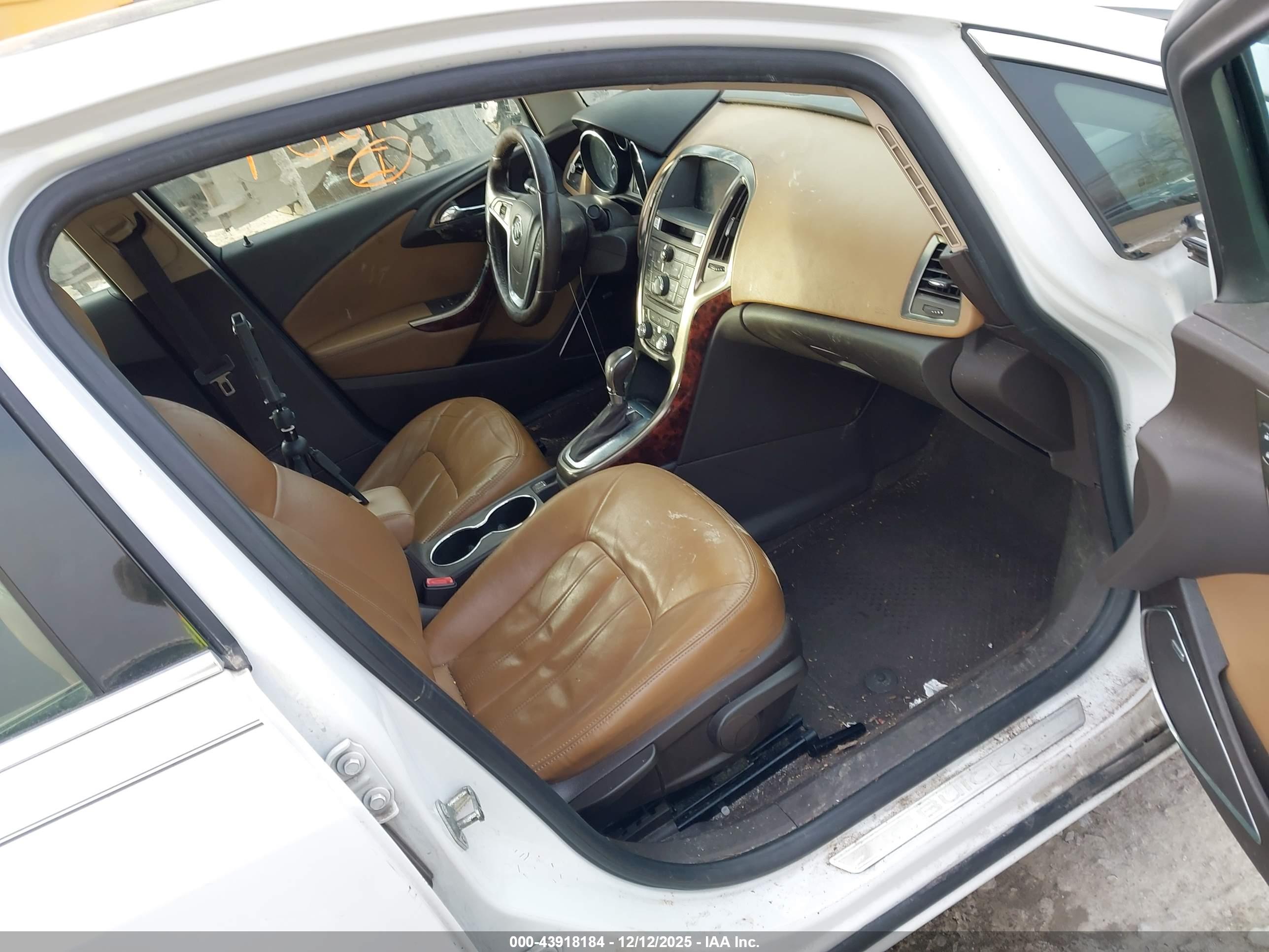 BUICK VERANO image 5