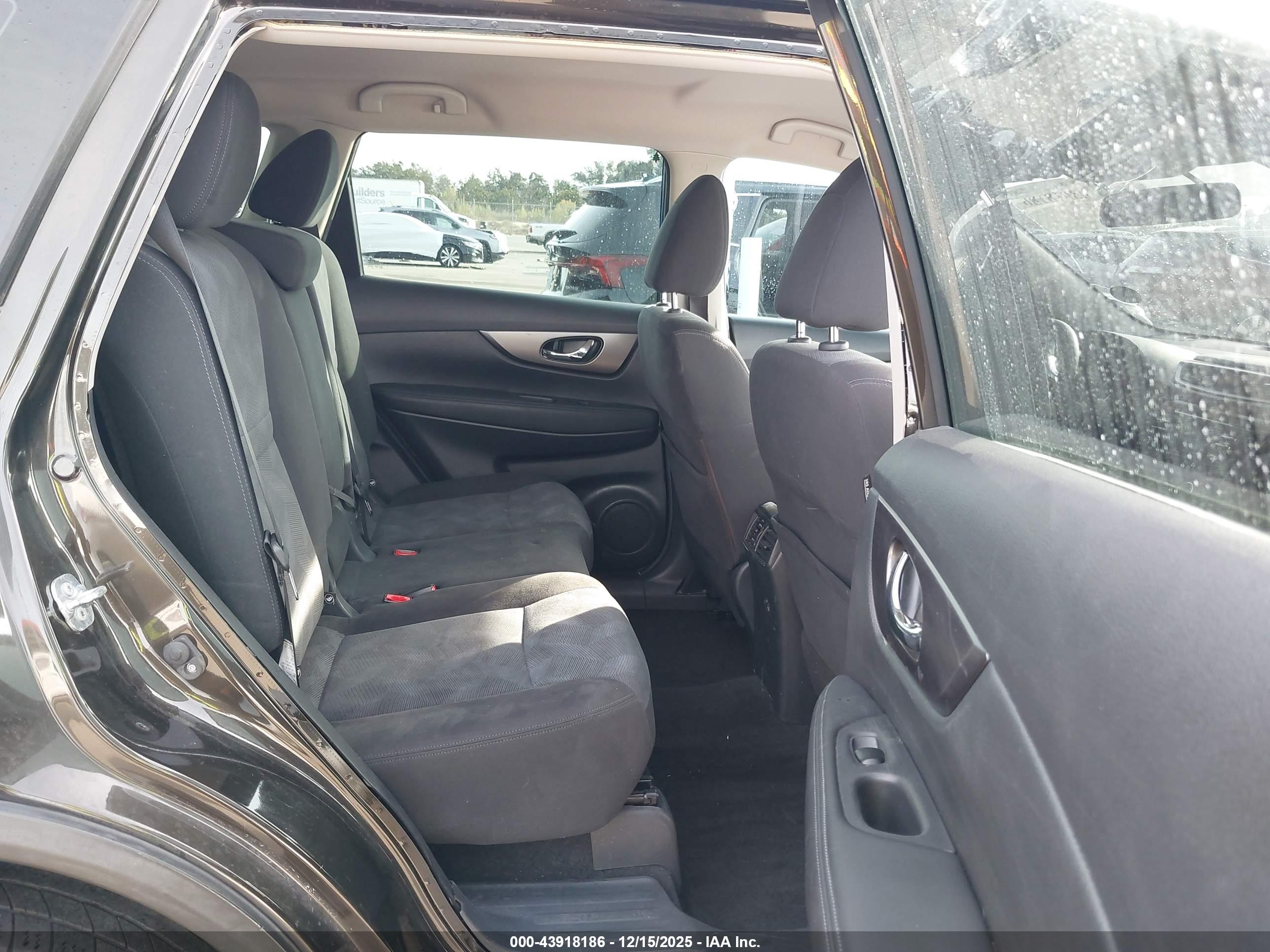 NISSAN ROGUE image 8