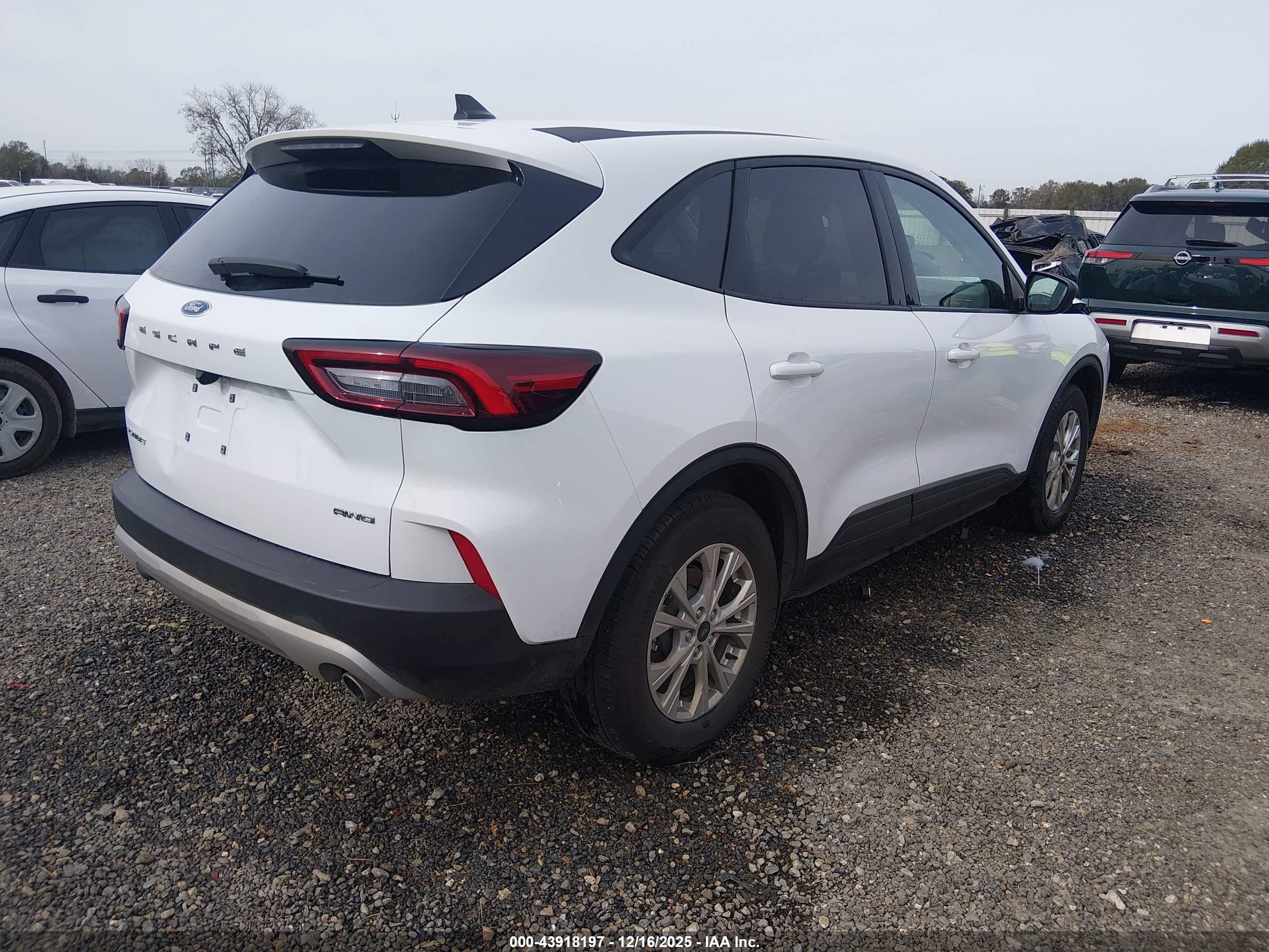 FORD ESCAPE image 4