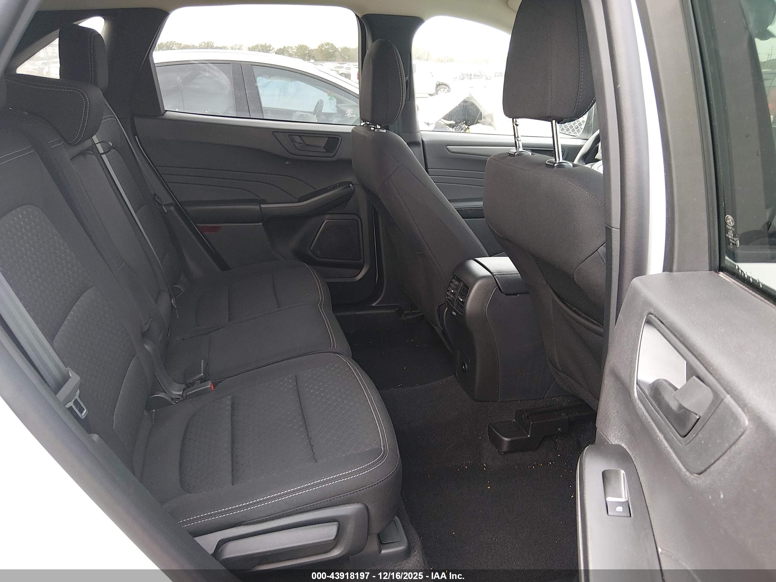 FORD ESCAPE image 8