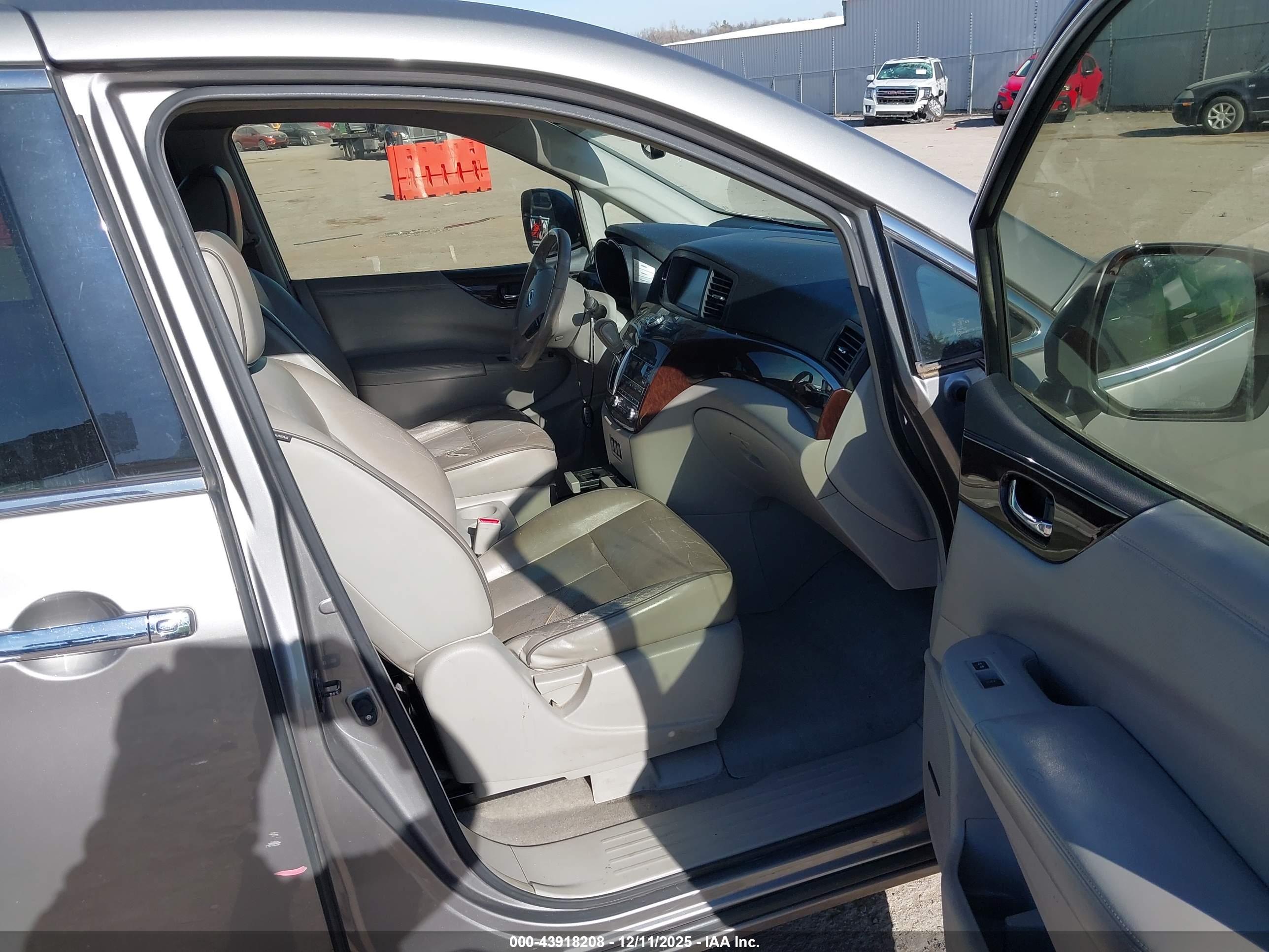 NISSAN QUEST image 5